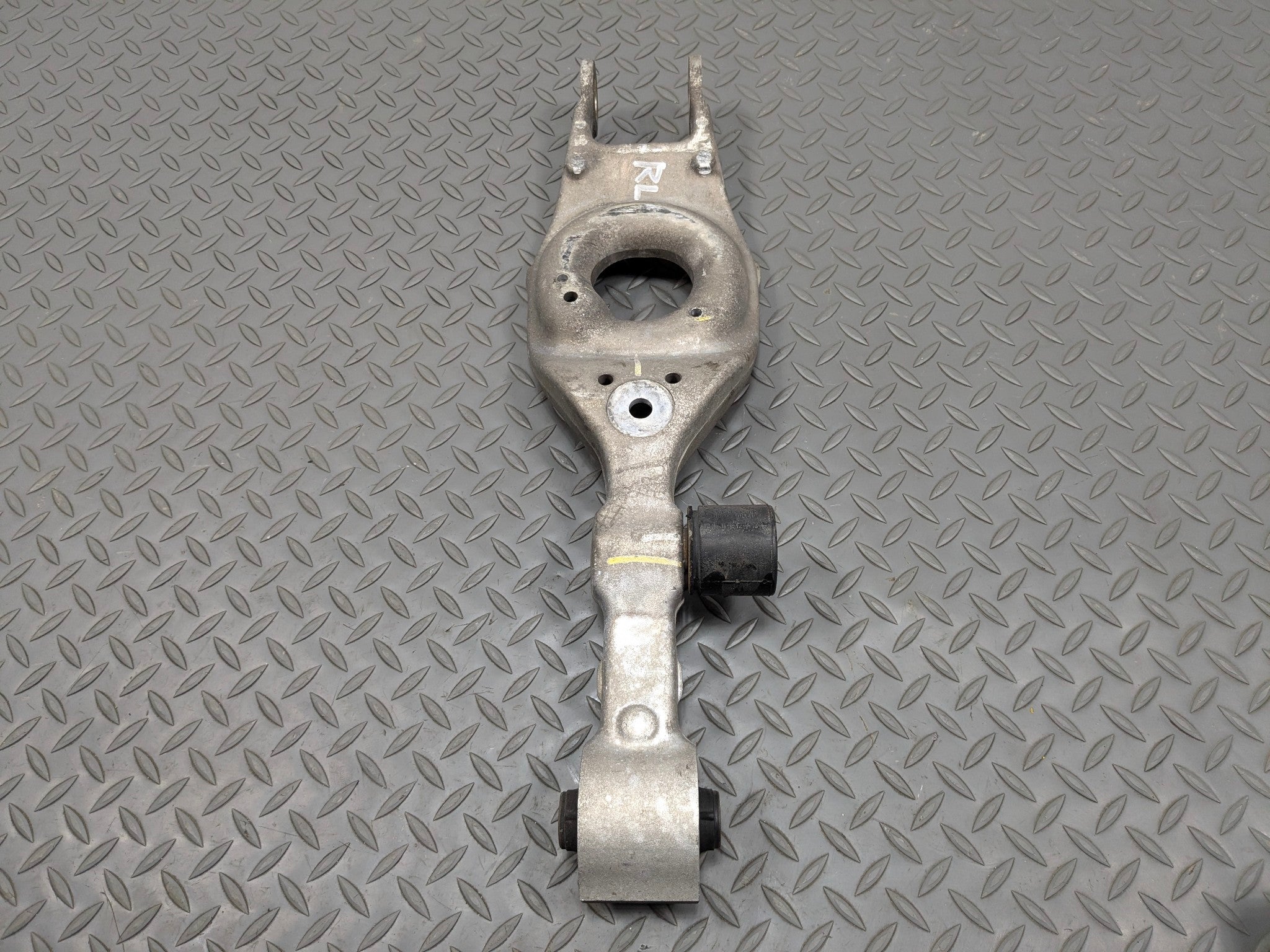 2012 - 2014 HYUNDAI AZERA OEM LOWER SUSPENSION CONTROL ARM REAR LEFT SIDE