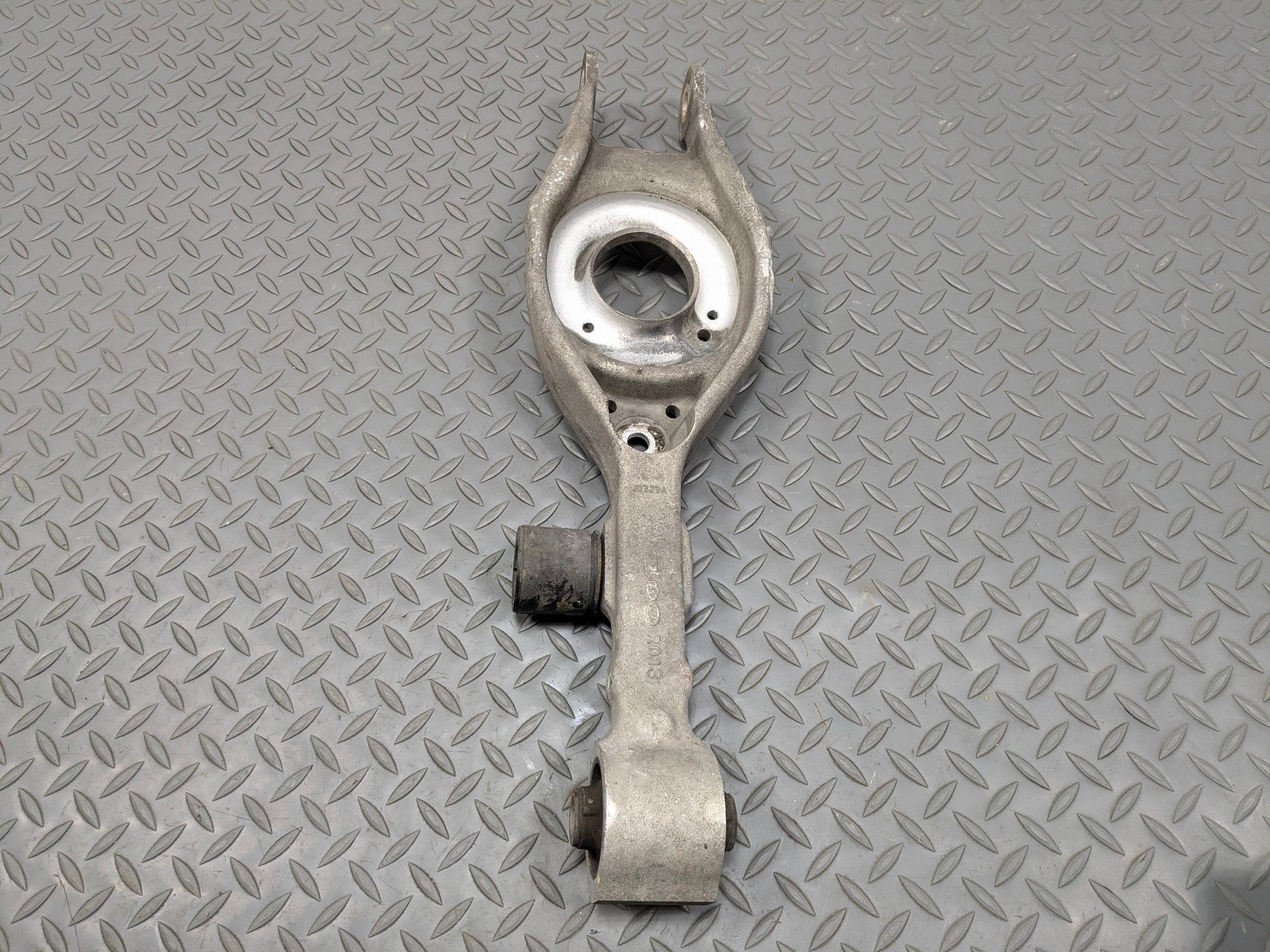 2012 - 2014 HYUNDAI AZERA OEM LOWER SUSPENSION CONTROL ARM REAR LEFT SIDE