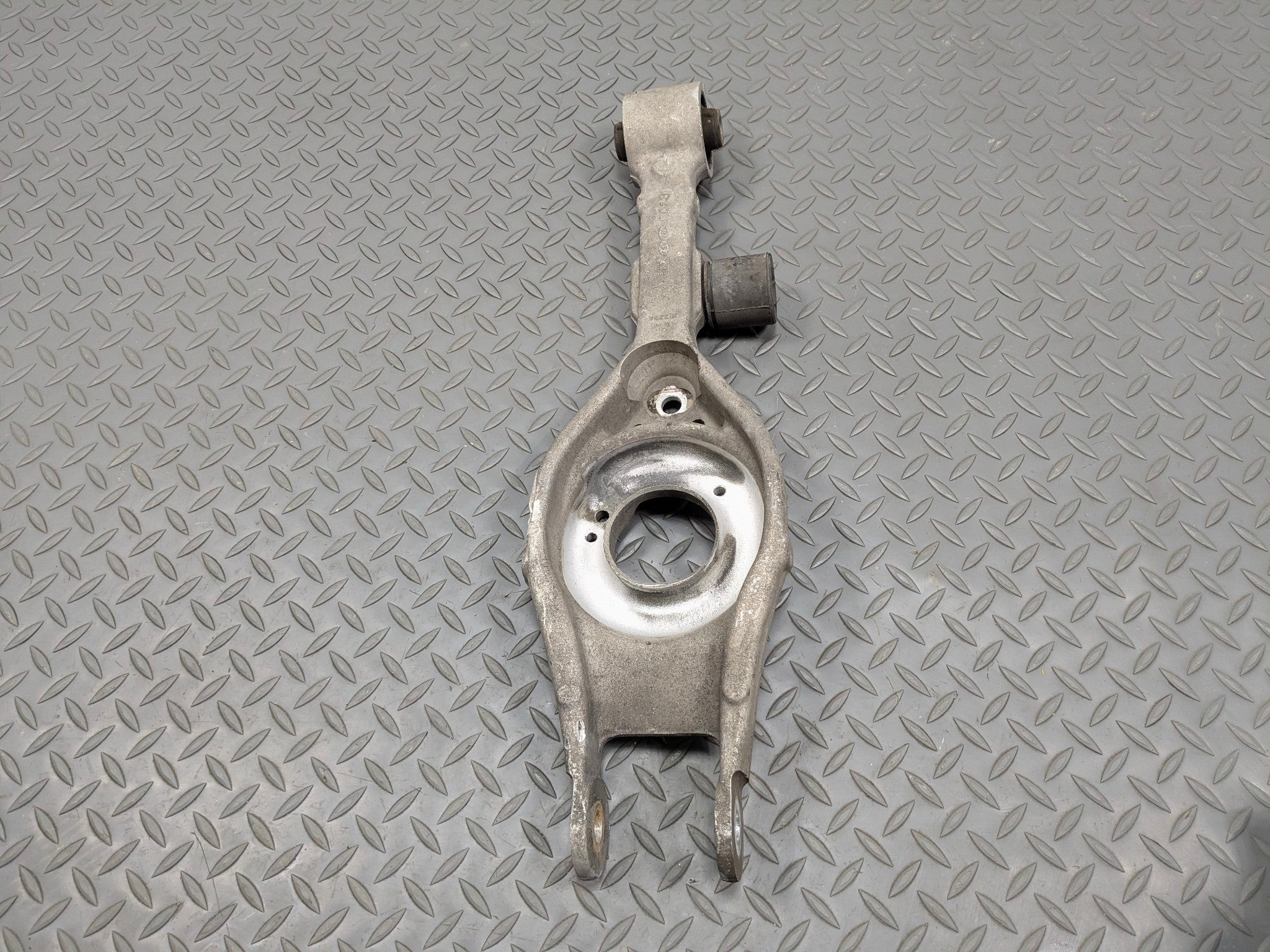 2012 - 2014 HYUNDAI AZERA OEM LOWER SUSPENSION CONTROL ARM REAR LEFT SIDE