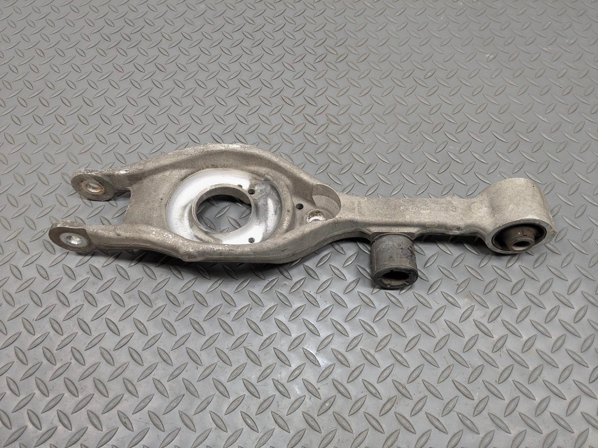 2012 - 2014 HYUNDAI AZERA OEM LOWER SUSPENSION CONTROL ARM REAR LEFT SIDE
