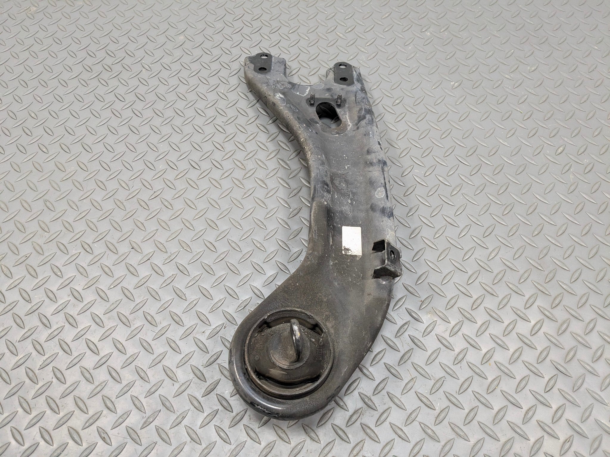 12 - 14 HYUNDAI AZERA OEM LOWER TRAILING CONTROL ARM REAR RIGHT PASSENGER SIDE