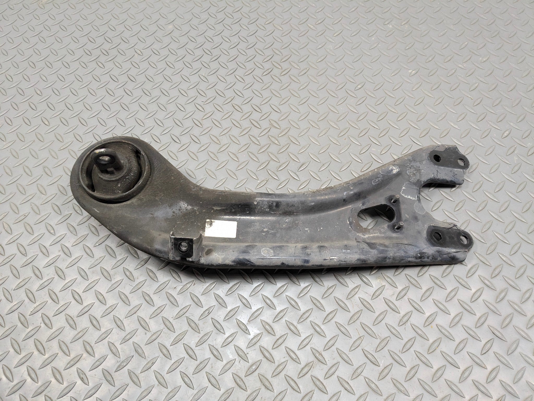 12 - 14 HYUNDAI AZERA OEM LOWER TRAILING CONTROL ARM REAR RIGHT PASSENGER SIDE