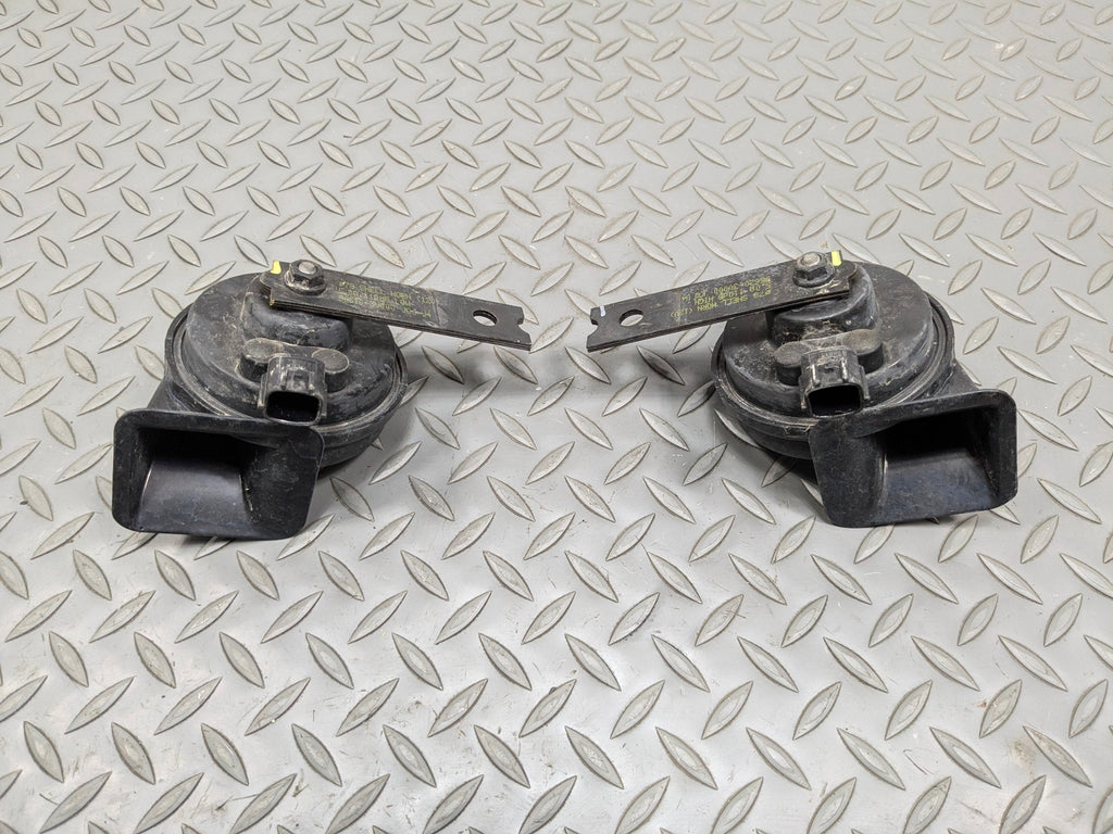 2012 - 2014 HYUNDAI AZERA OEM LOW AND HIGH TONE PITCH NOTE SIGNAL HORN SET OF 2