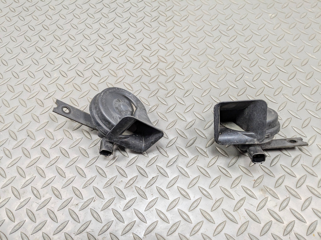 2012 - 2014 HYUNDAI AZERA OEM LOW AND HIGH TONE PITCH NOTE SIGNAL HORN SET OF 2