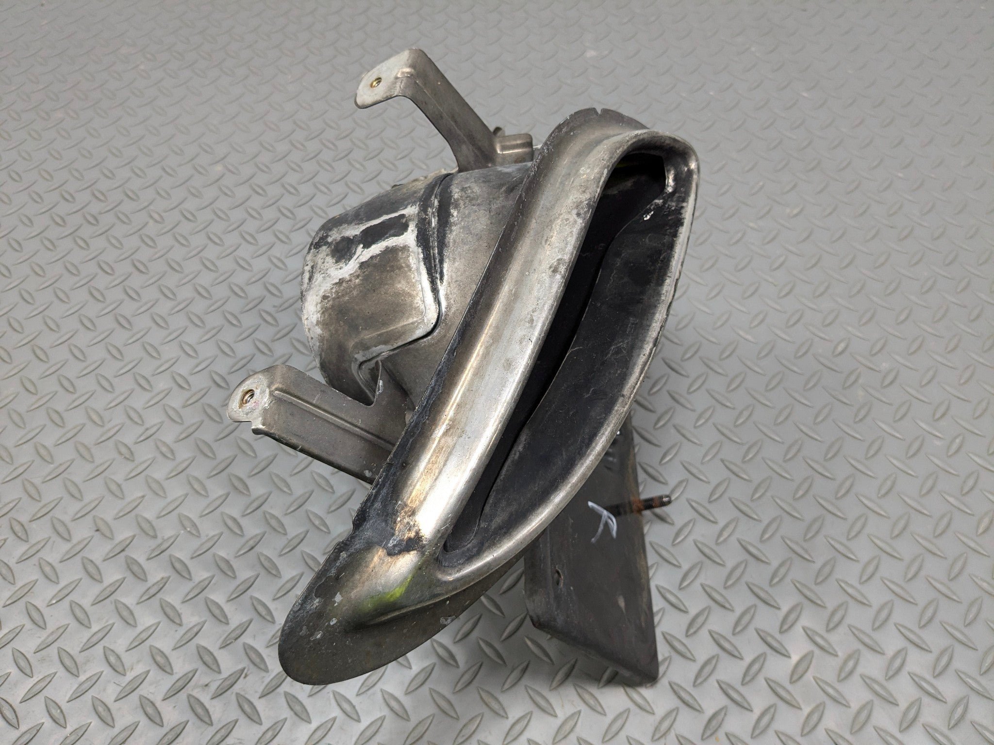 2012 - 2014 HYUNDAI AZERA OEM EXHAUST MUFFLER WITH BRACKET REAR RIGHT SIDE