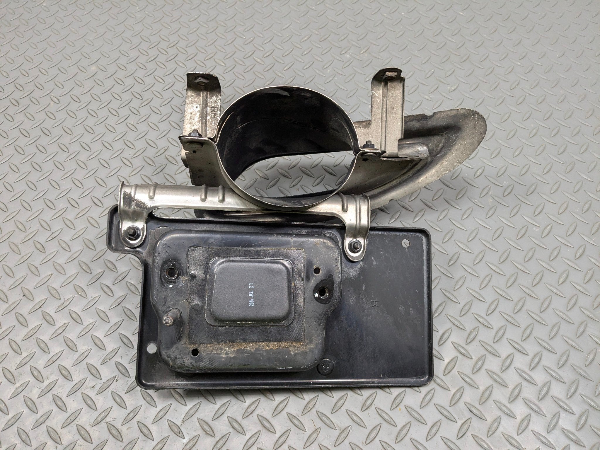 2012 - 2014 HYUNDAI AZERA OEM EXHAUST MUFFLER WITH BRACKET REAR RIGHT SIDE