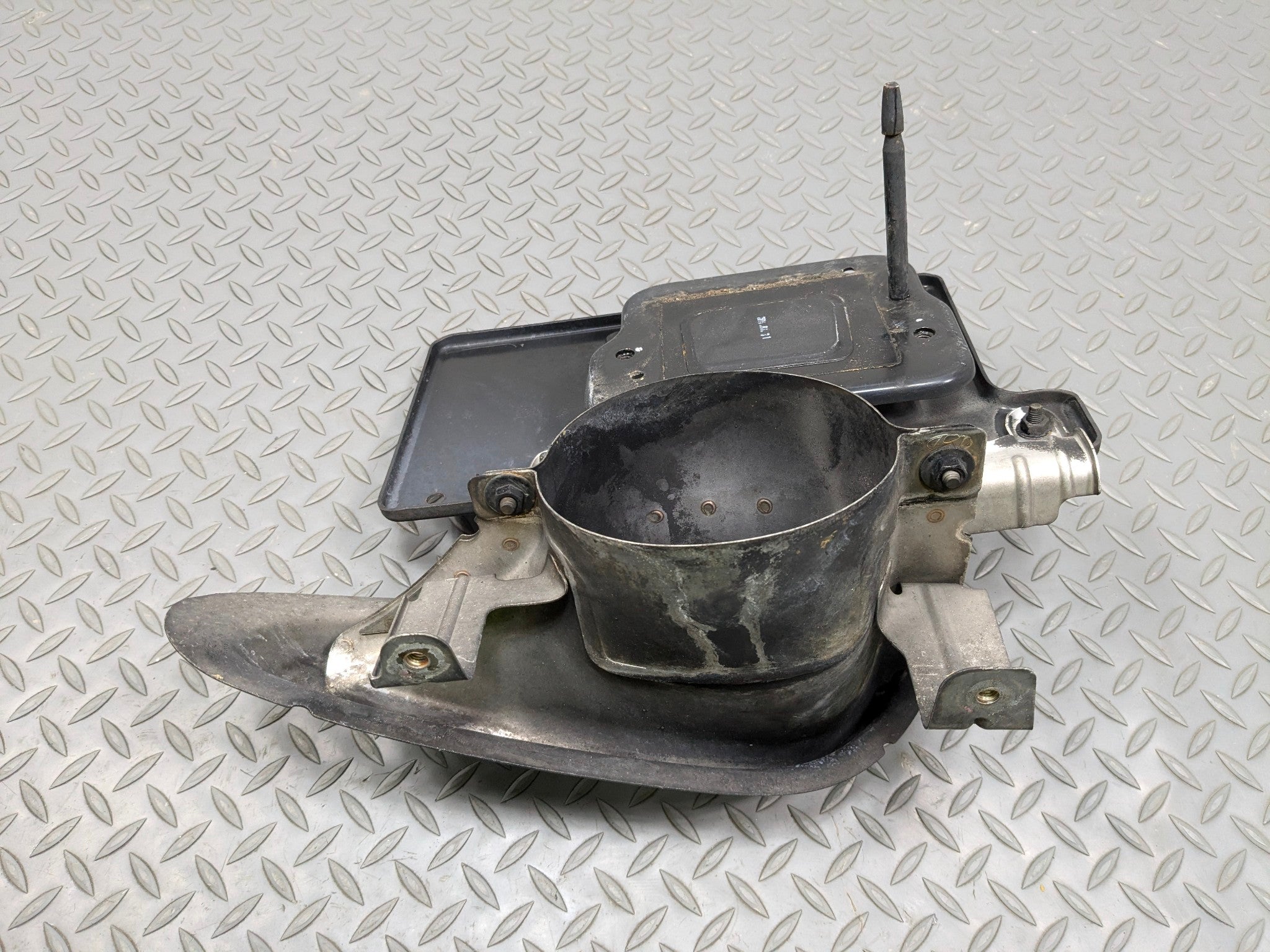2012 - 2014 HYUNDAI AZERA OEM EXHAUST MUFFLER WITH BRACKET REAR RIGHT SIDE