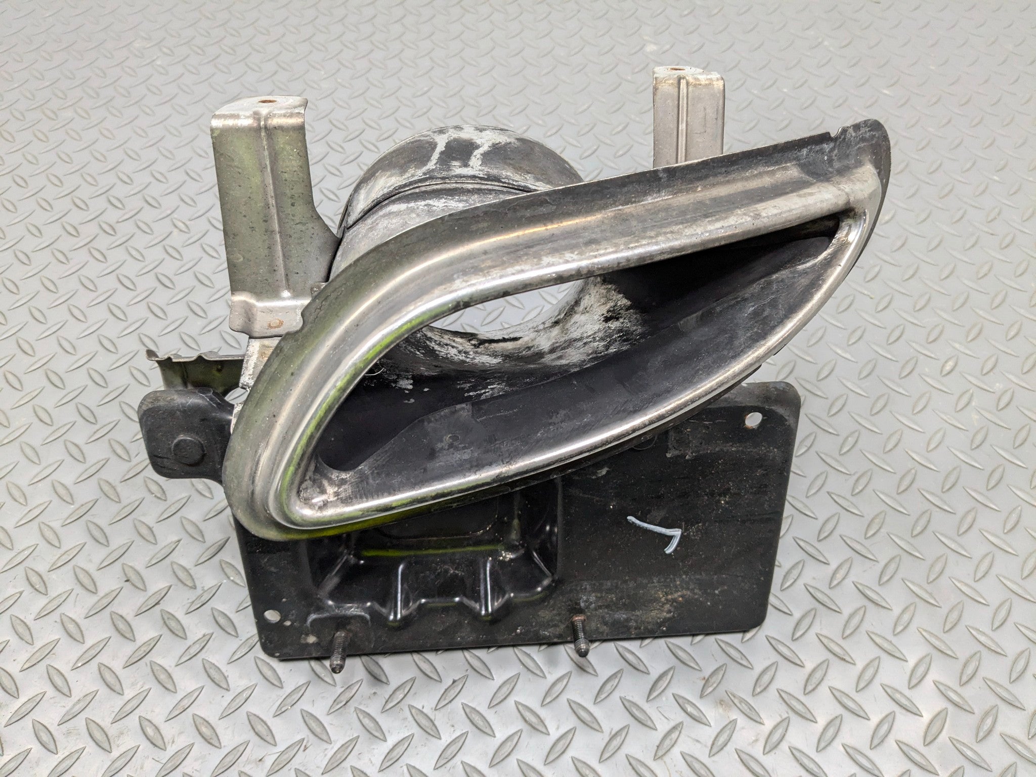 2012 - 2014 HYUNDAI AZERA OEM EXHAUST MUFFLER WITH BRACKET REAR LEFT SIDE