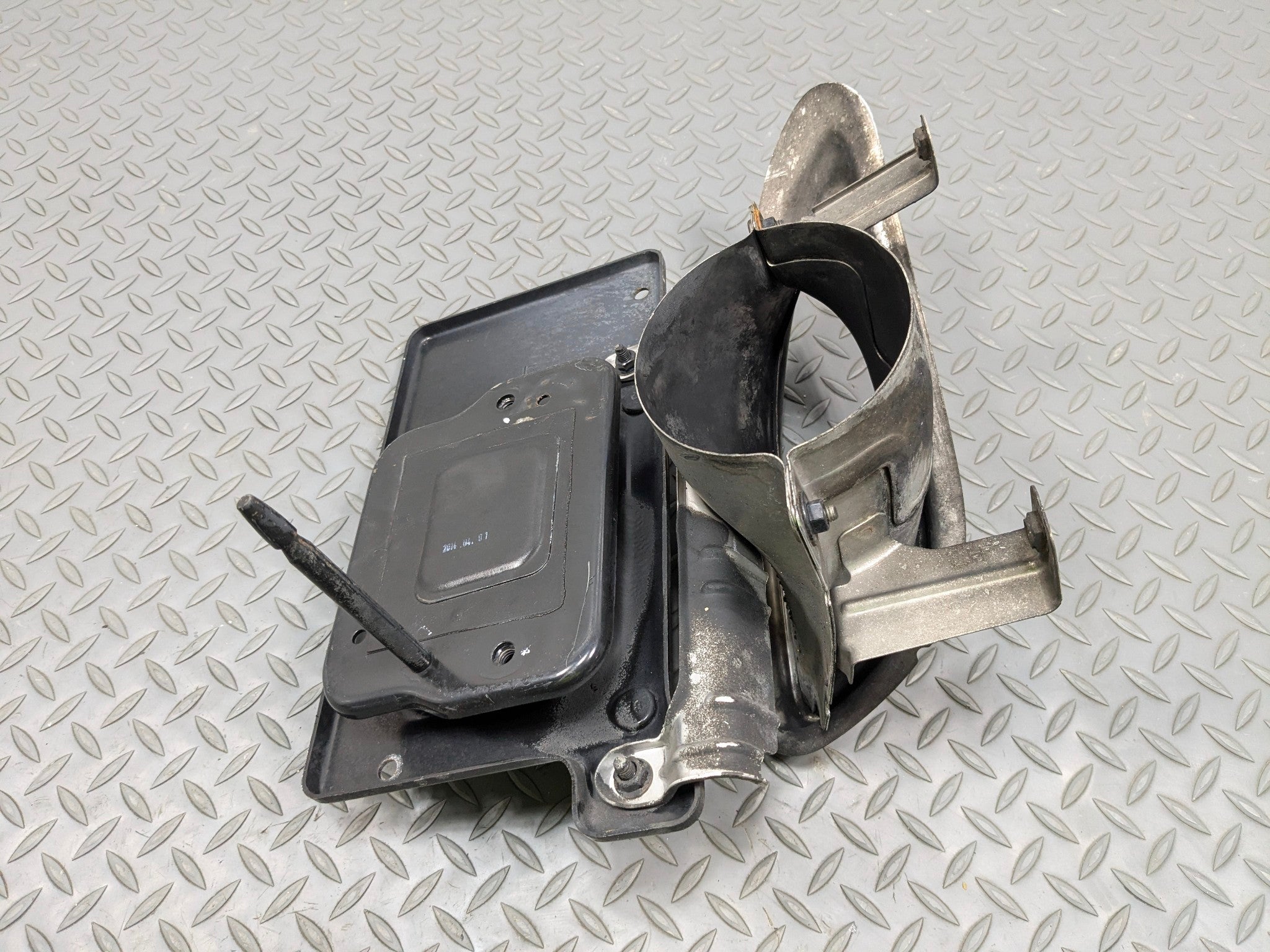 2012 - 2014 HYUNDAI AZERA OEM EXHAUST MUFFLER WITH BRACKET REAR LEFT SIDE