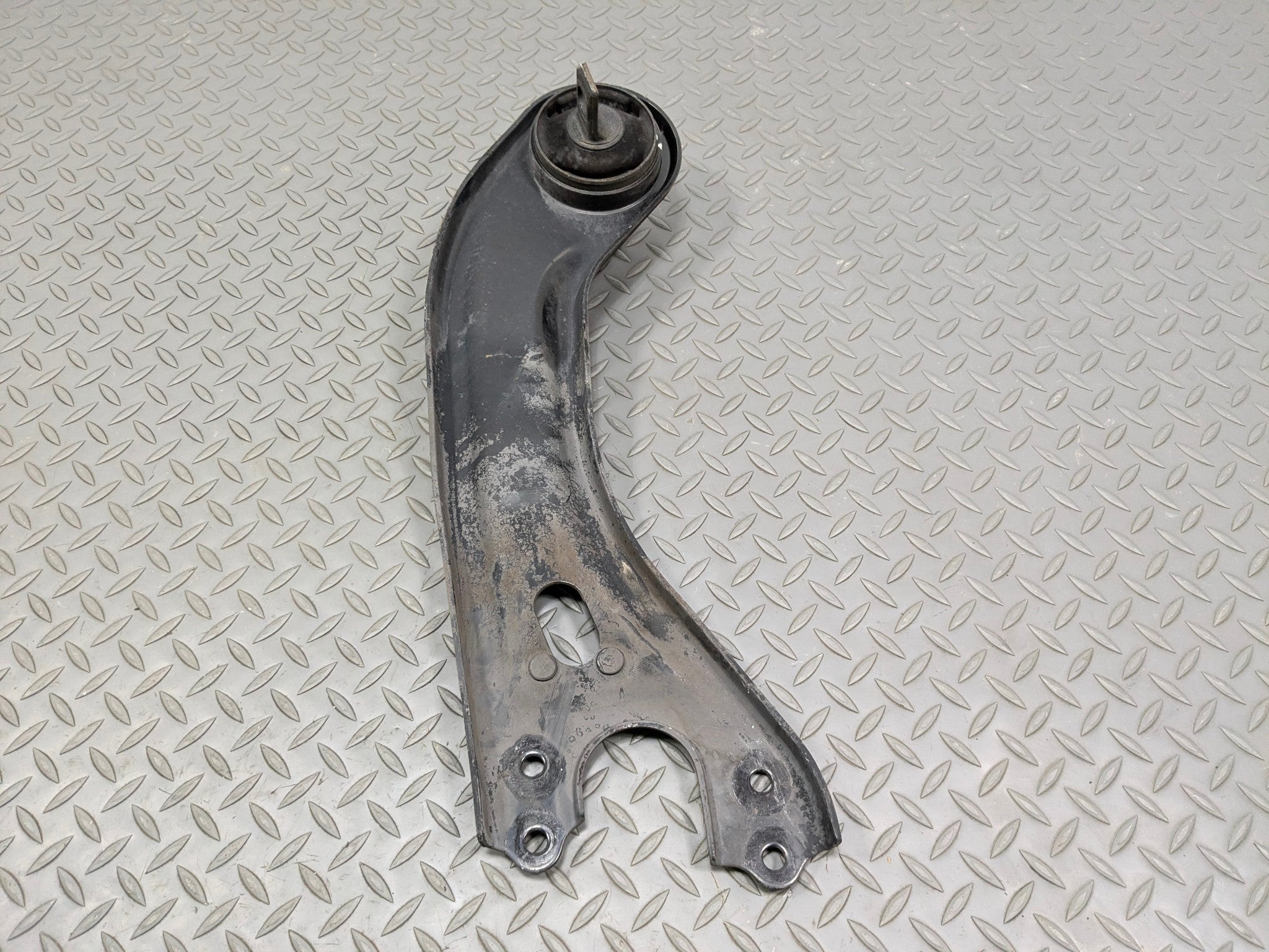 2012 - 2014 HYUNDAI AZERA OEM LOWER TRAILING CONTROL ARM REAR LEFT DRIVER SIDE
