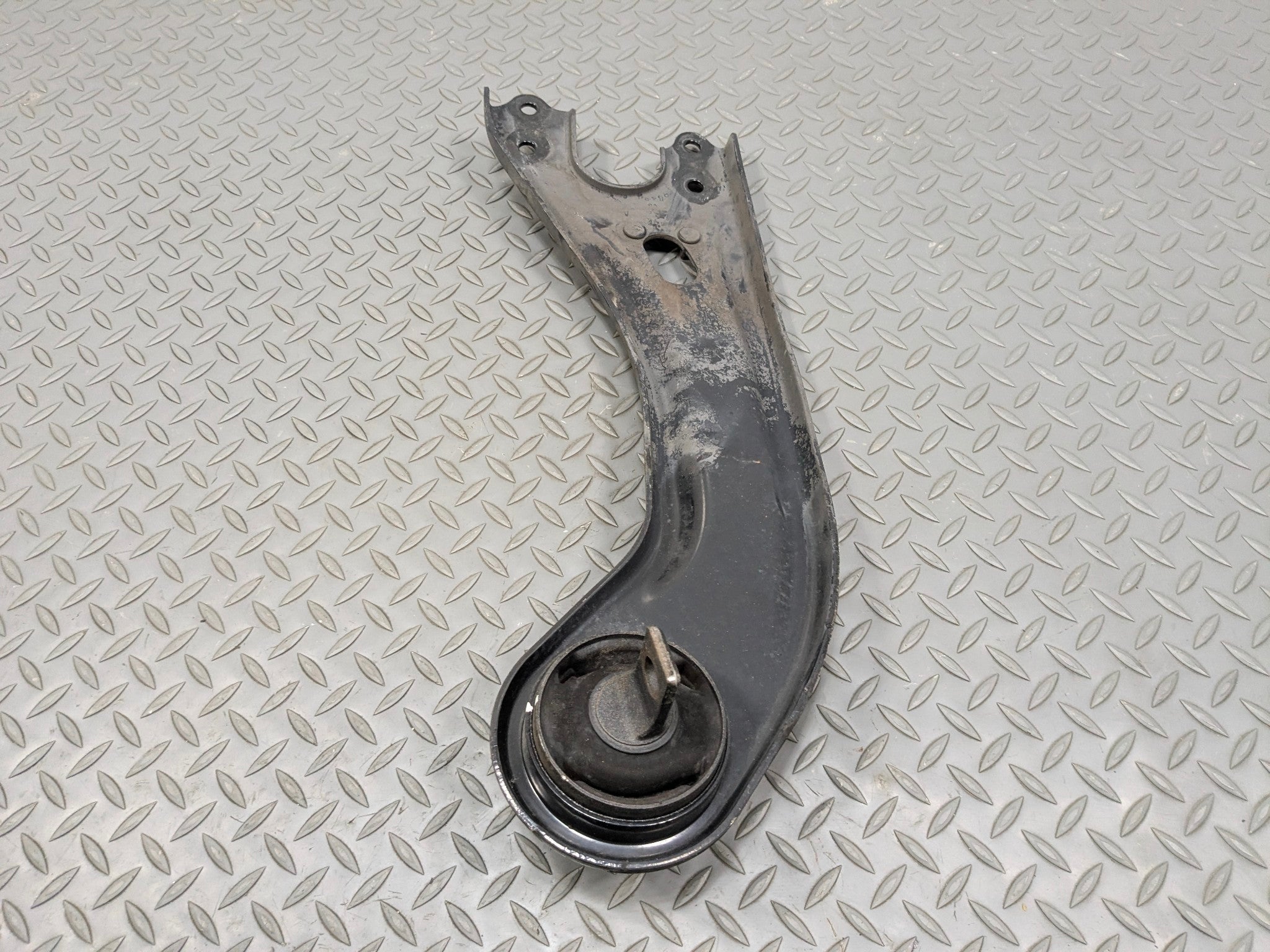2012 - 2014 HYUNDAI AZERA OEM LOWER TRAILING CONTROL ARM REAR LEFT DRIVER SIDE