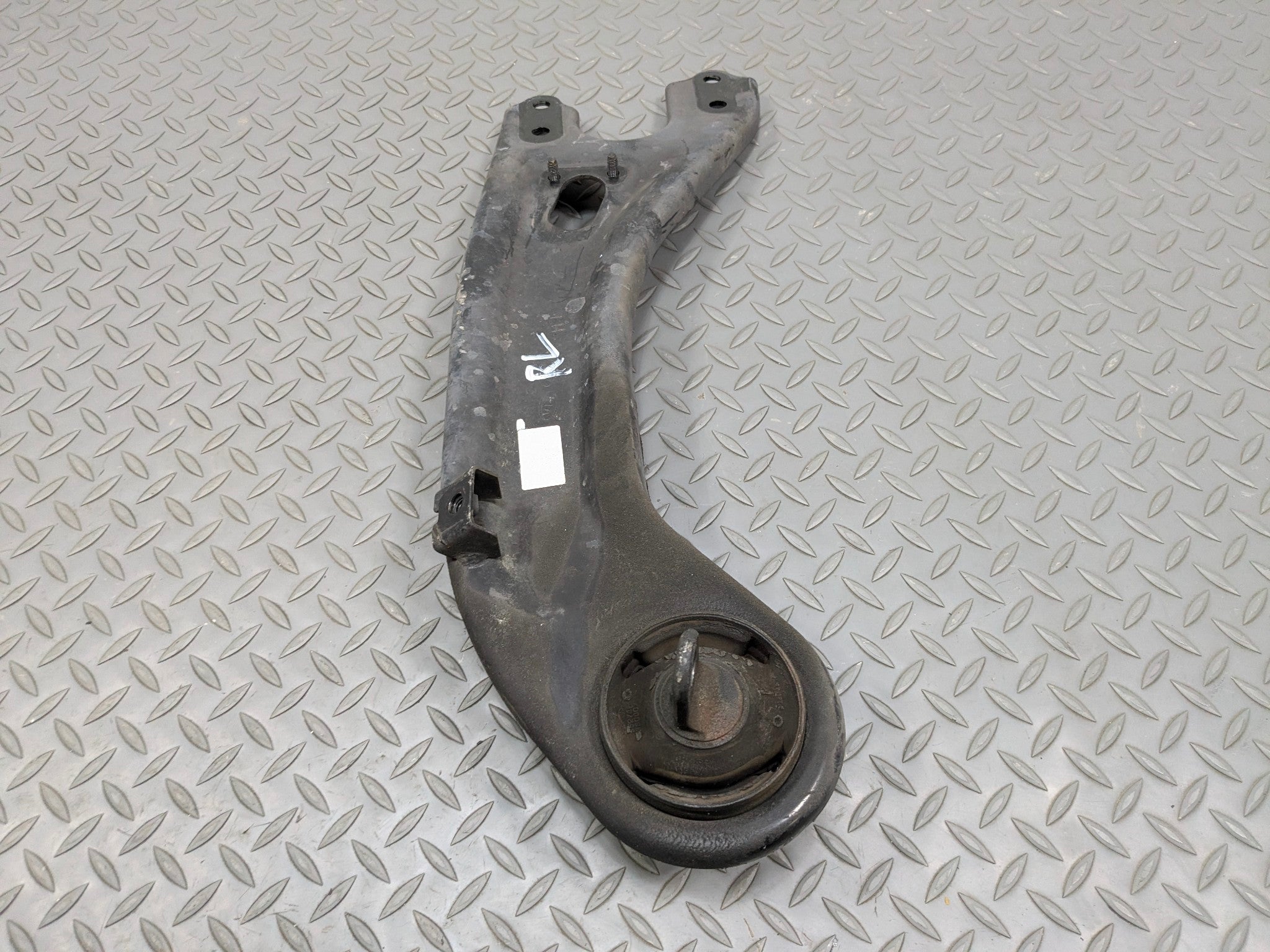2012 - 2014 HYUNDAI AZERA OEM LOWER TRAILING CONTROL ARM REAR LEFT DRIVER SIDE