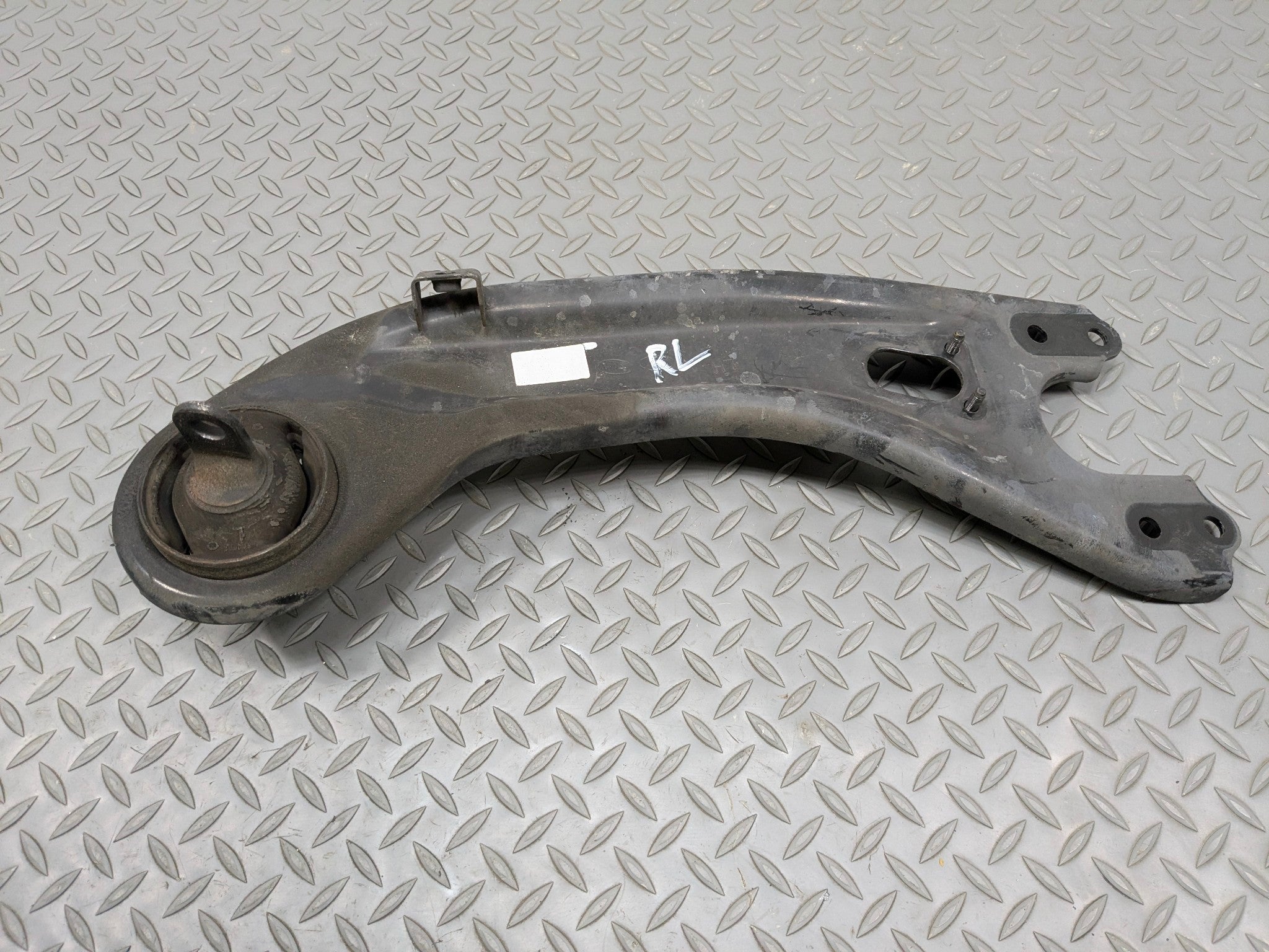 2012 - 2014 HYUNDAI AZERA OEM LOWER TRAILING CONTROL ARM REAR LEFT DRIVER SIDE