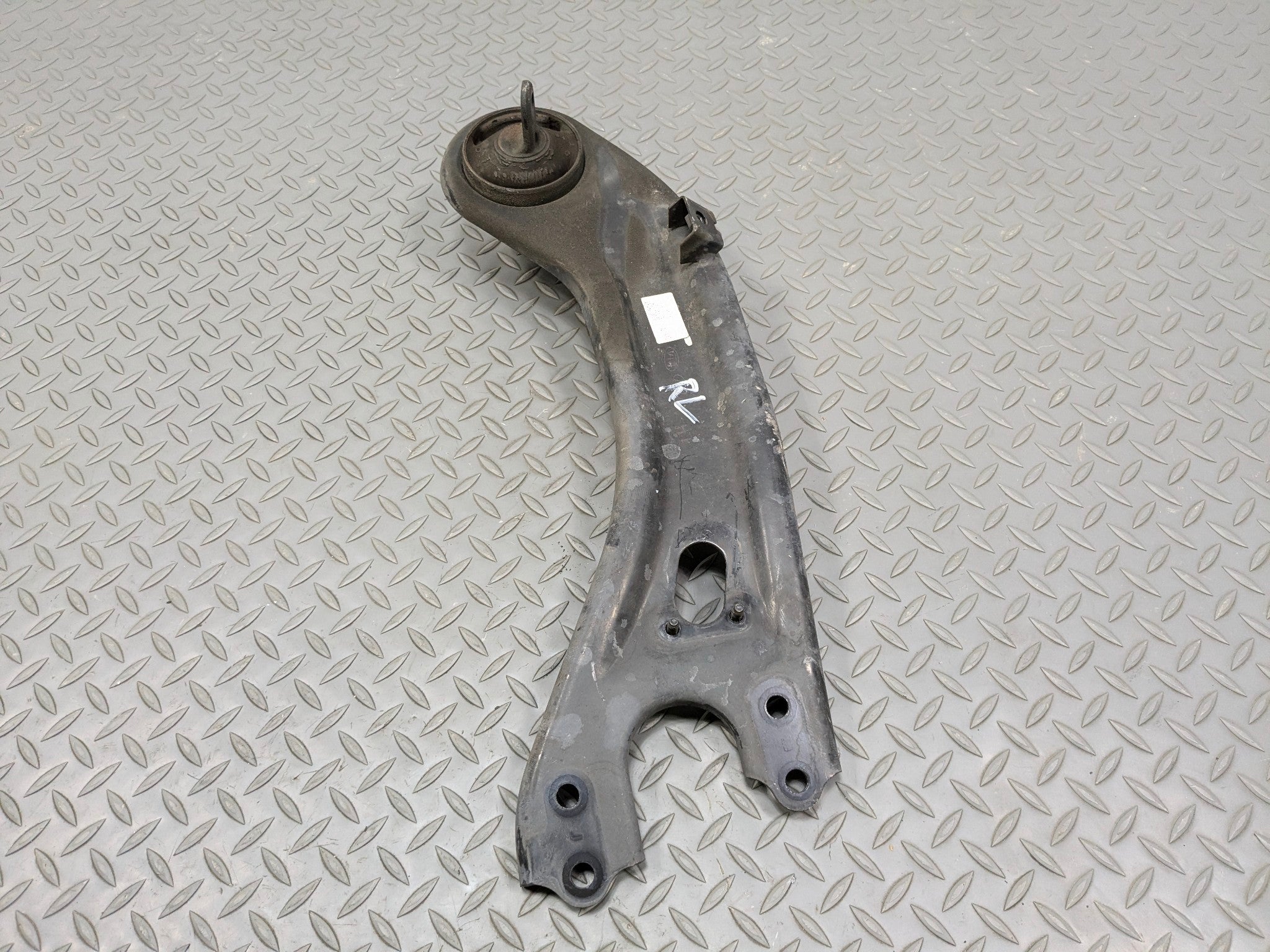 2012 - 2014 HYUNDAI AZERA OEM LOWER TRAILING CONTROL ARM REAR LEFT DRIVER SIDE