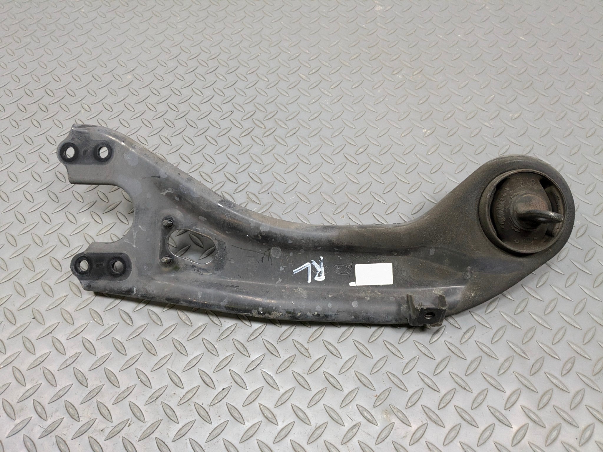 2012 - 2014 HYUNDAI AZERA OEM LOWER TRAILING CONTROL ARM REAR LEFT DRIVER SIDE