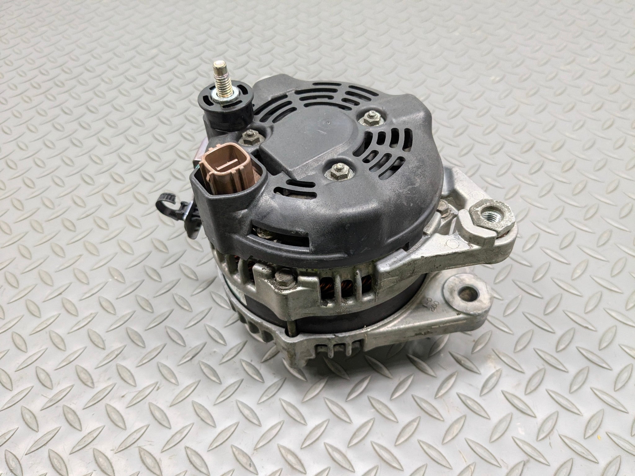 2012 - 2014 HYUNDAI AZERA OEM ALTERNATOR ENGINE MOTOR POWER GENERATOR ASSEMBLY