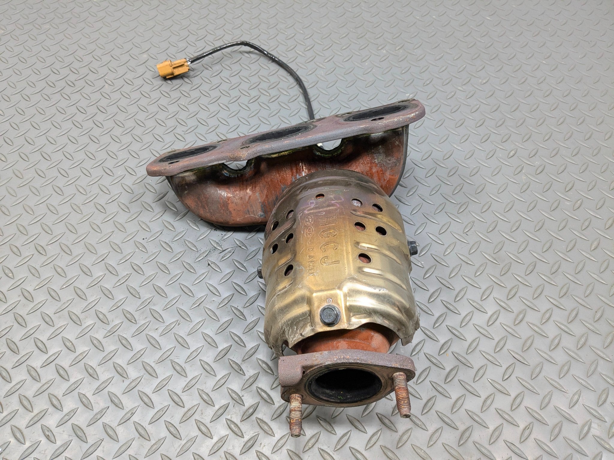 2012 - 2014 HYUNDAI AZERA OEM REAR EXHAUST MANIFOLD DOWNPIPE ASSEMBLY