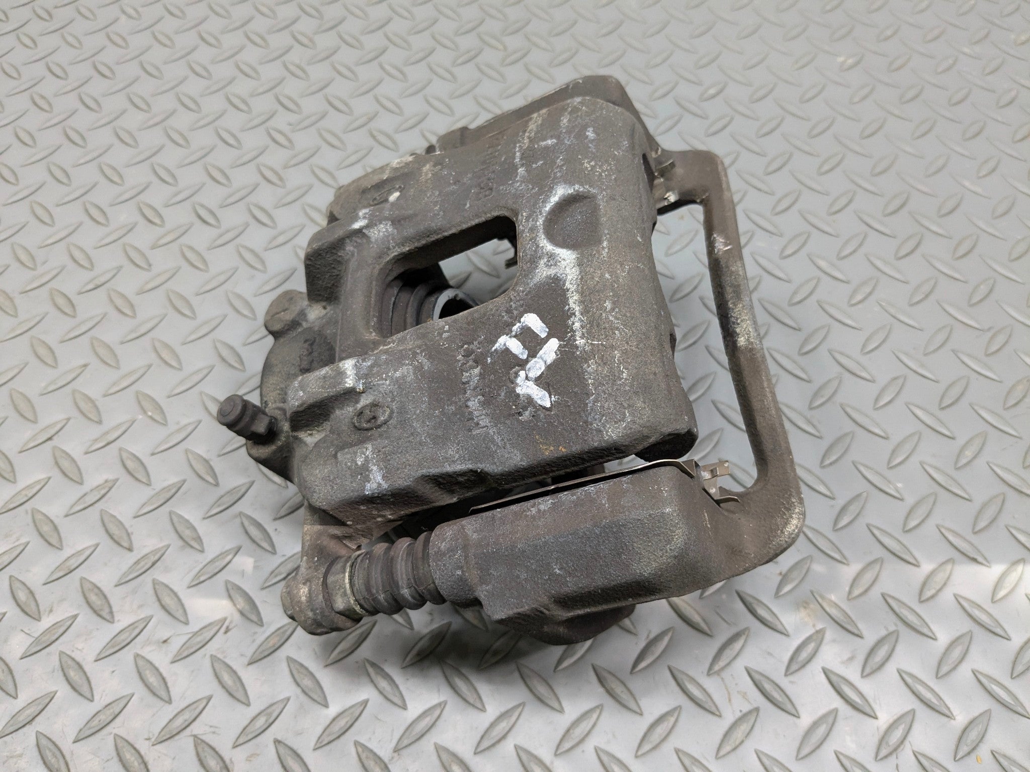 2012 - 2014 HYUNDAI AZERA OEM BRAKE CALIPER ASSEMBLY FRONT LEFT DRIVER SIDE