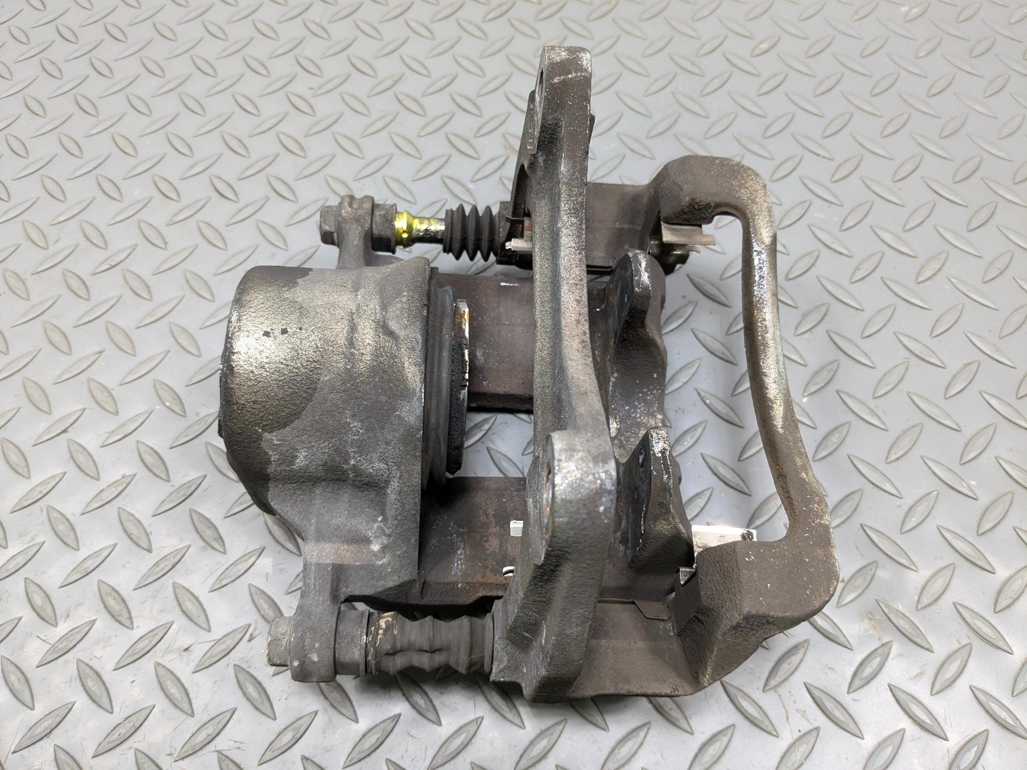 2012 - 2014 HYUNDAI AZERA OEM BRAKE CALIPER ASSEMBLY FRONT LEFT DRIVER SIDE