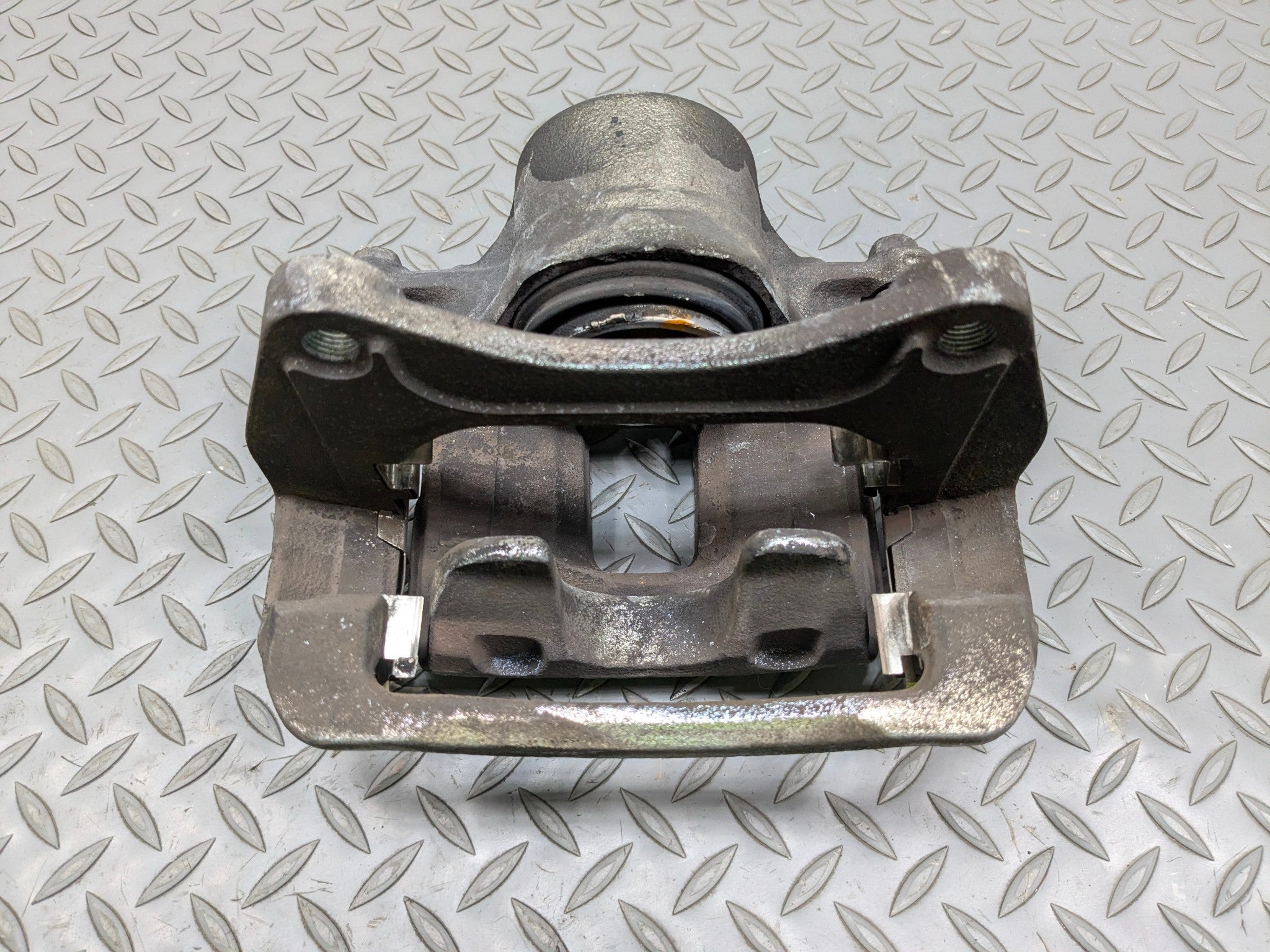 2012 - 2014 HYUNDAI AZERA OEM BRAKE CALIPER ASSEMBLY FRONT LEFT DRIVER SIDE