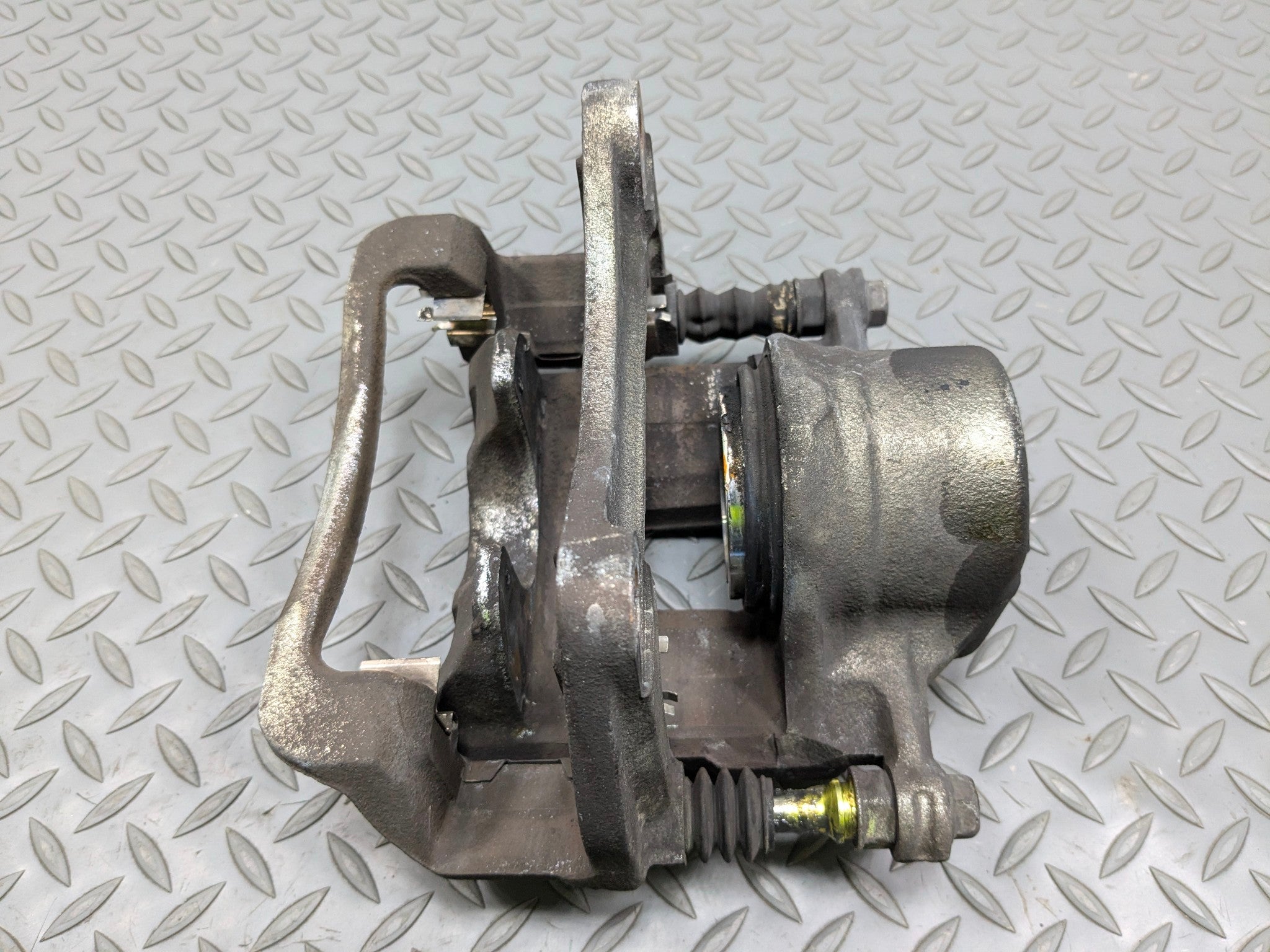 2012 - 2014 HYUNDAI AZERA OEM BRAKE CALIPER ASSEMBLY FRONT LEFT DRIVER SIDE