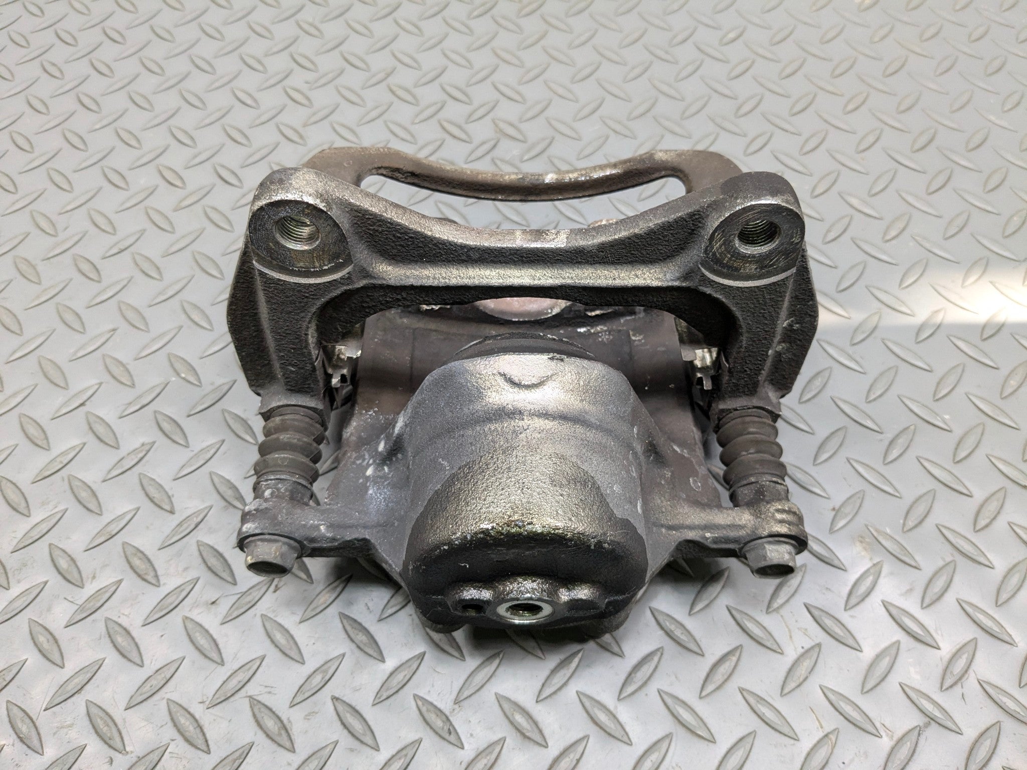 2012 - 2014 HYUNDAI AZERA OEM BRAKE CALIPER ASSEMBLY FRONT RIGHT PASSENGER SIDE