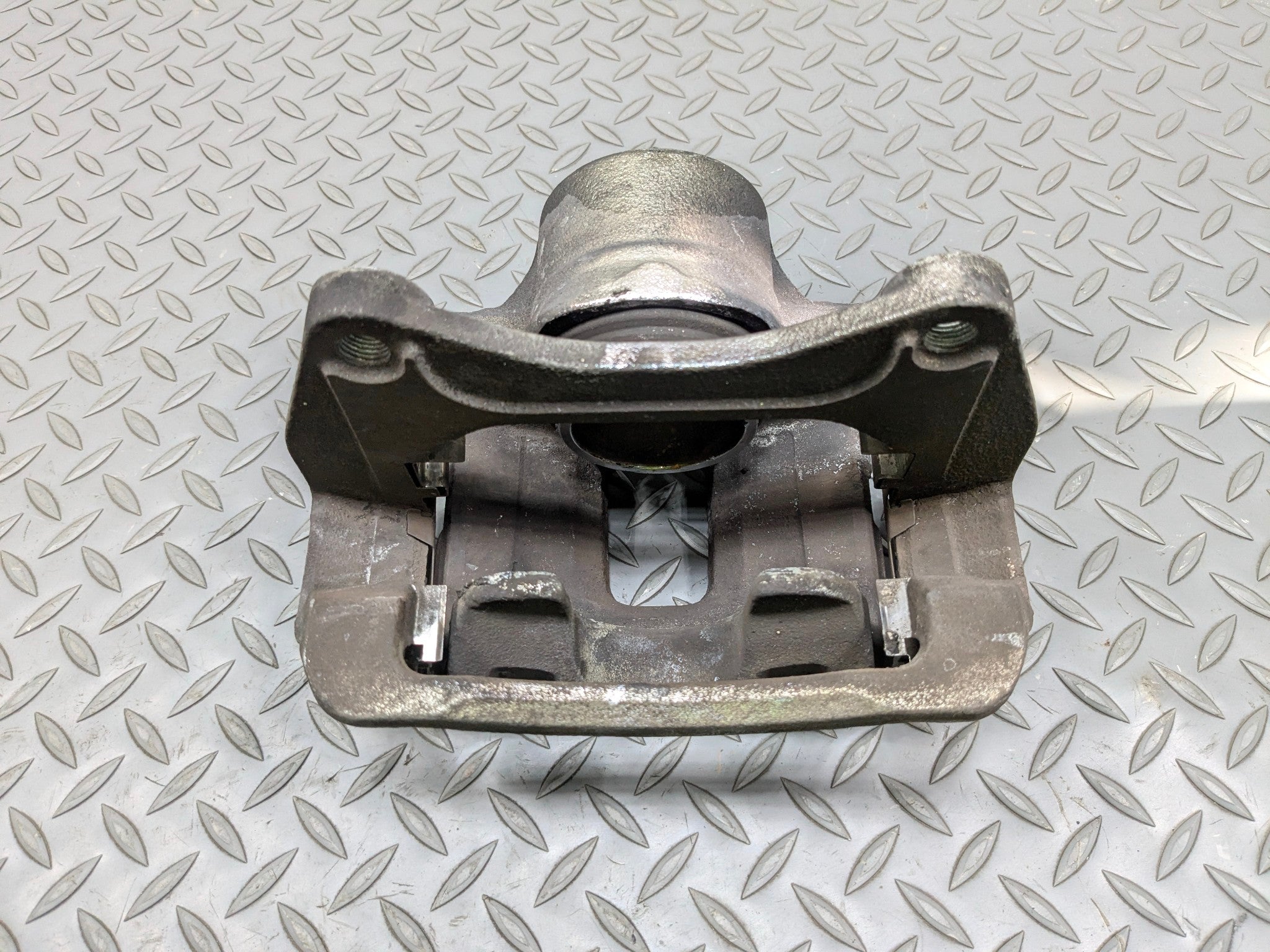 2012 - 2014 HYUNDAI AZERA OEM BRAKE CALIPER ASSEMBLY FRONT RIGHT PASSENGER SIDE