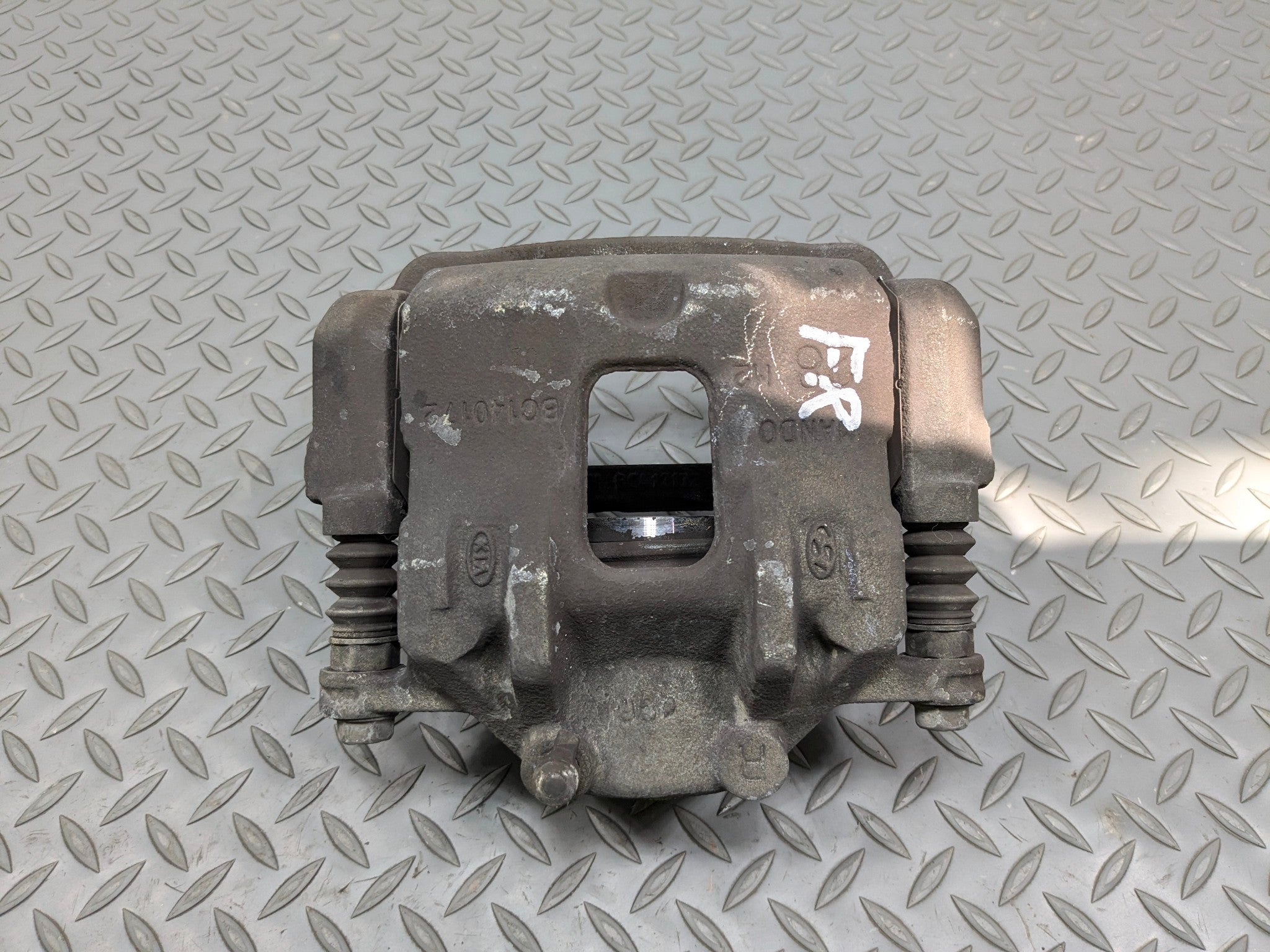 2012 - 2014 HYUNDAI AZERA OEM BRAKE CALIPER ASSEMBLY FRONT RIGHT PASSENGER SIDE