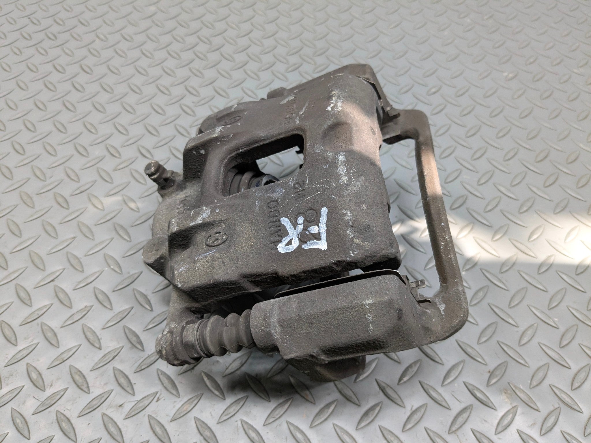 2012 - 2014 HYUNDAI AZERA OEM BRAKE CALIPER ASSEMBLY FRONT RIGHT PASSENGER SIDE