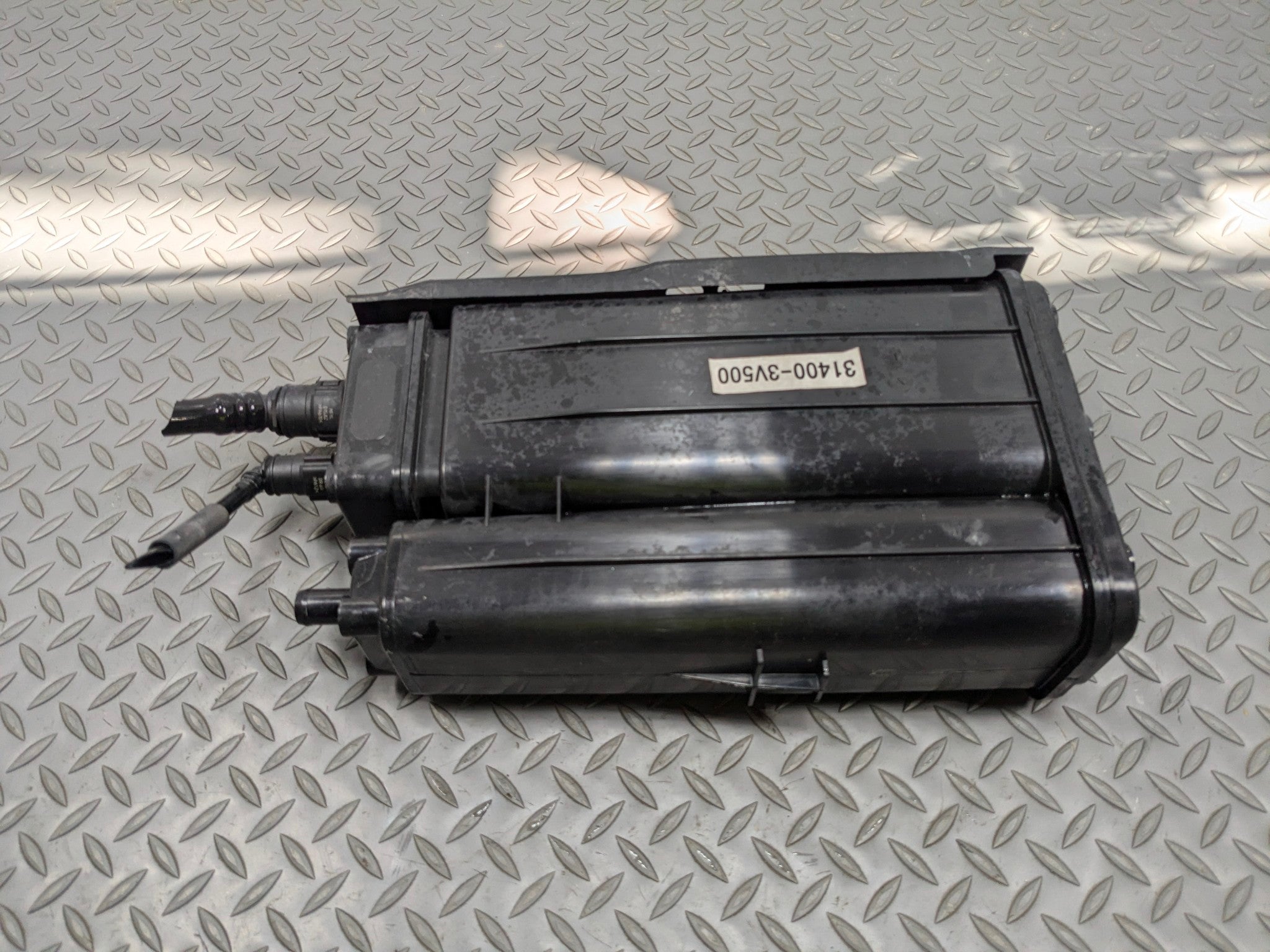 2012 - 2014 HYUNDAI AZERA OEM FUEL VAPOR EVAPORATOR EMISSION EVAP CANISTER