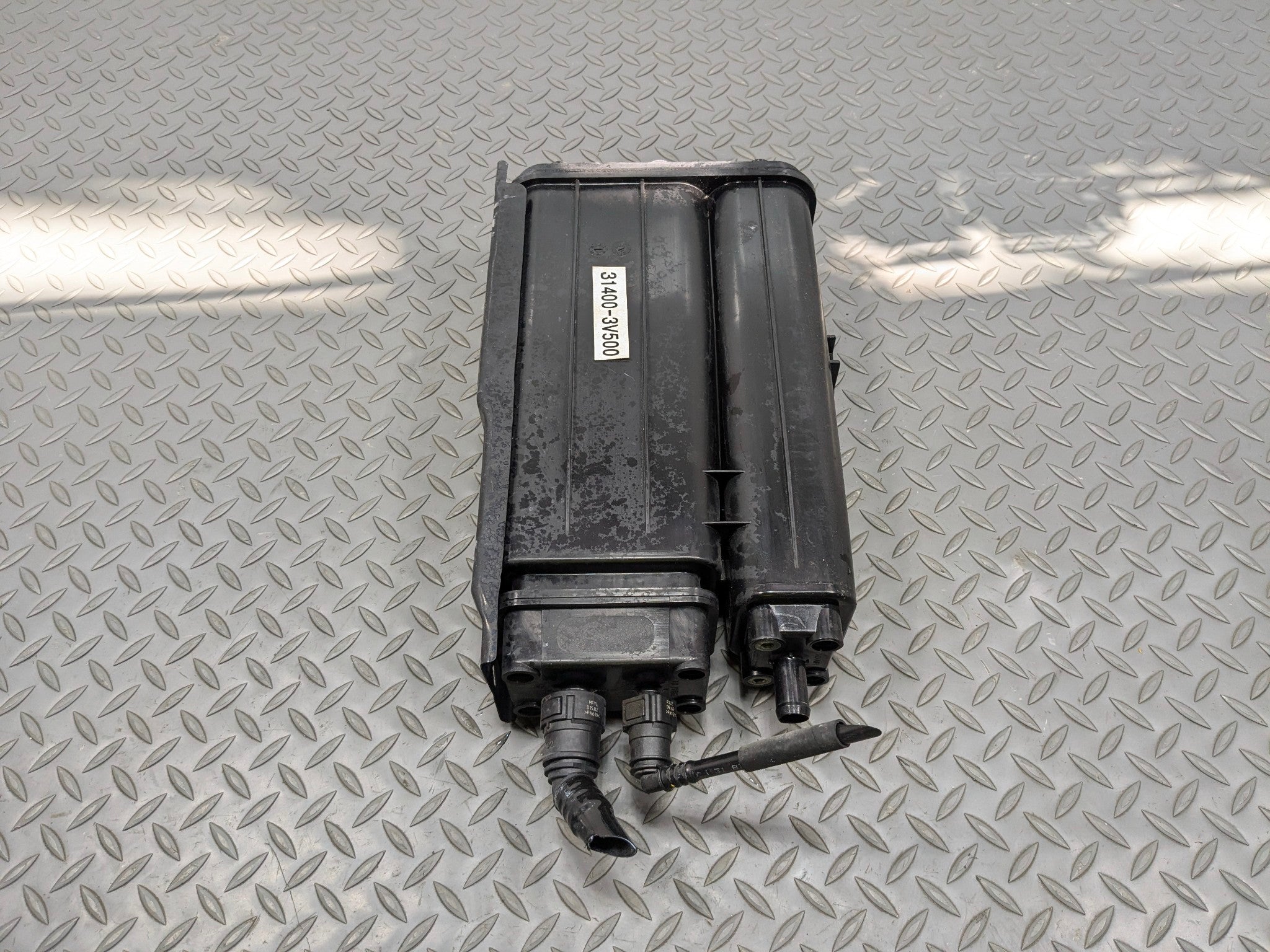 2012 - 2014 HYUNDAI AZERA OEM FUEL VAPOR EVAPORATOR EMISSION EVAP CANISTER