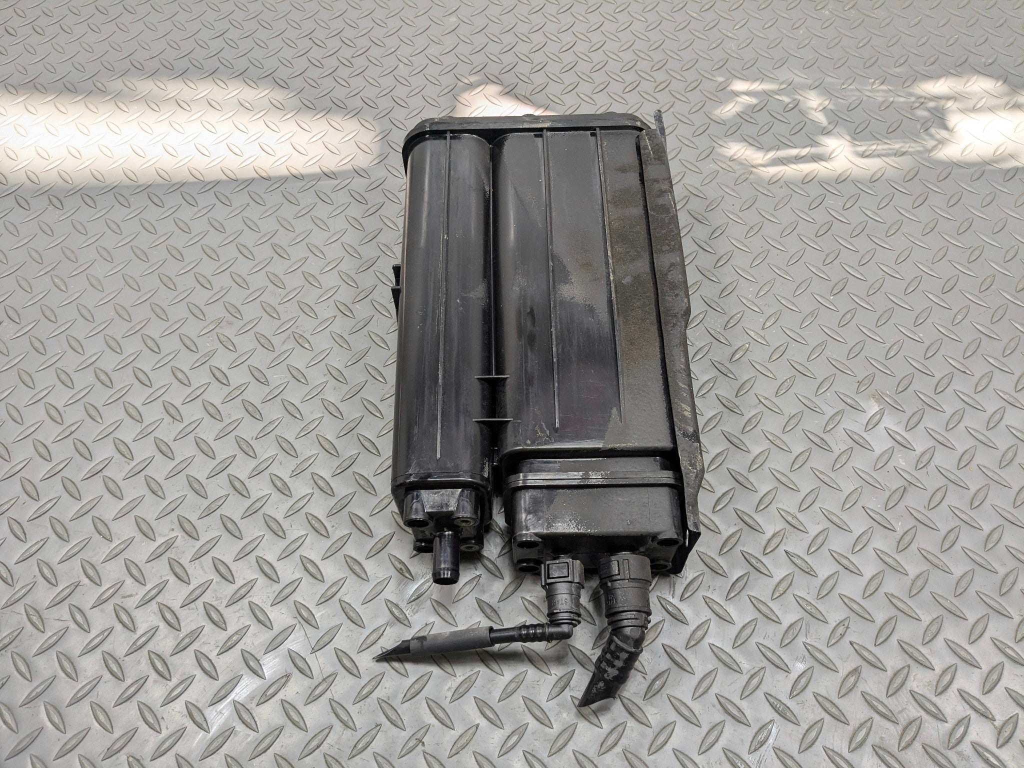 2012 - 2014 HYUNDAI AZERA OEM FUEL VAPOR EVAPORATOR EMISSION EVAP CANISTER