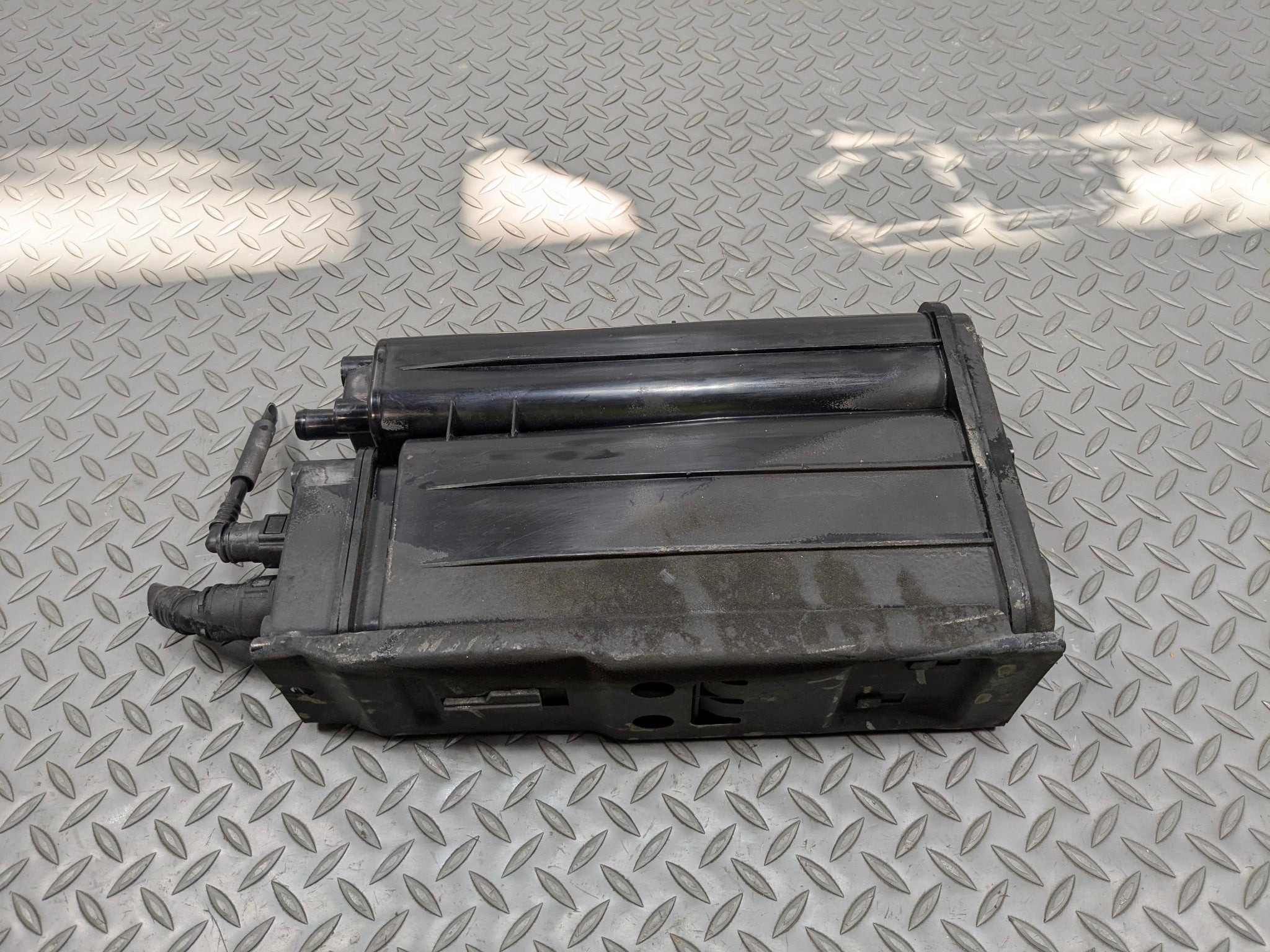 2012 - 2014 HYUNDAI AZERA OEM FUEL VAPOR EVAPORATOR EMISSION EVAP CANISTER