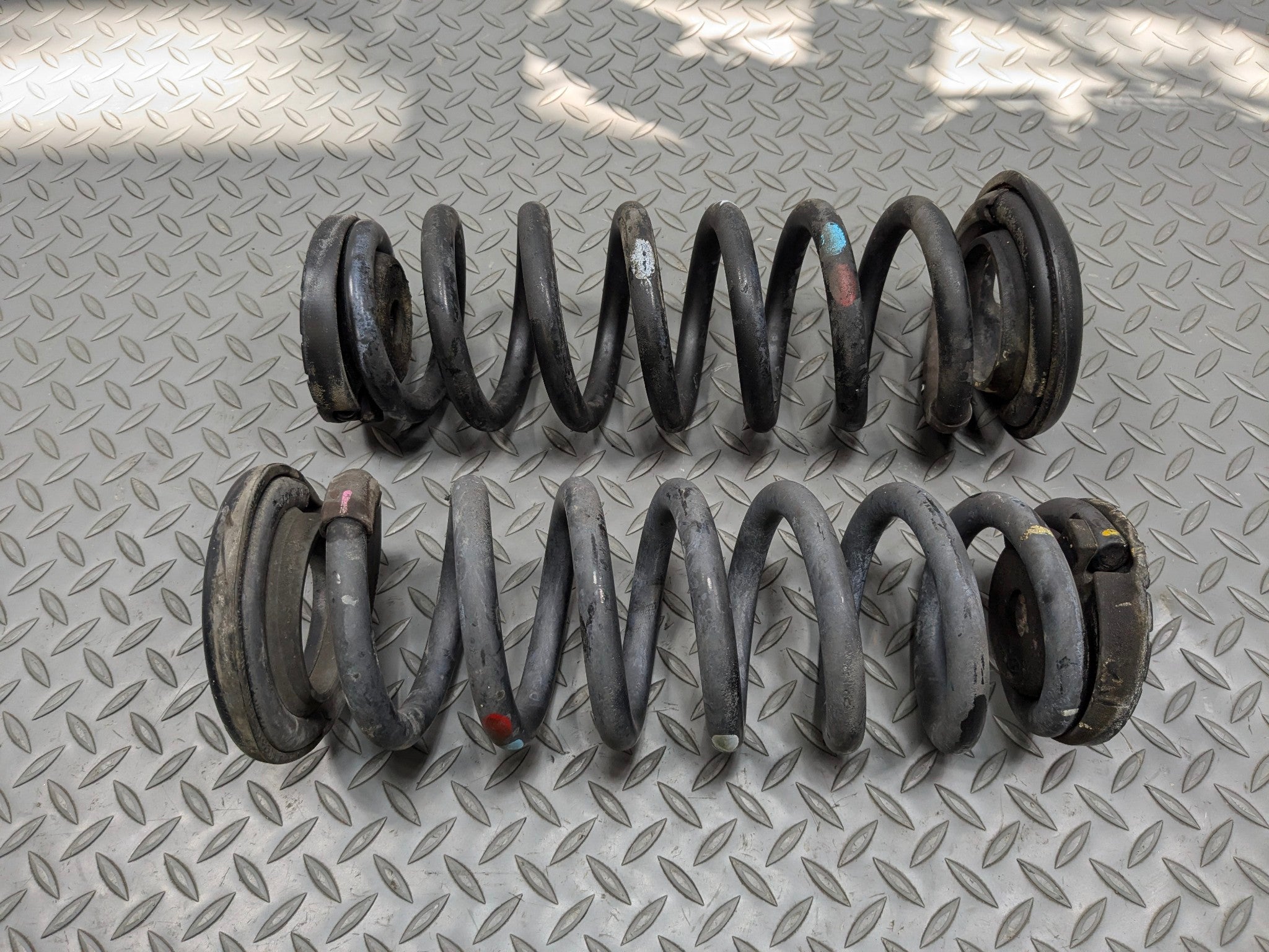 2012 - 2014 HYUNDAI AZERA OEM SUSPENSION COIL SPRING SET REAR LEFT AND RIGHT
