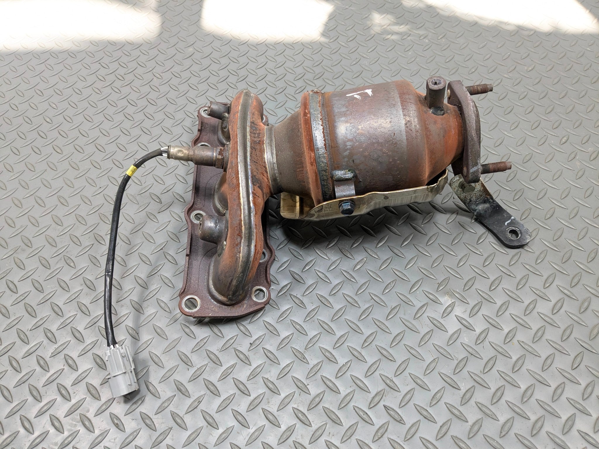 2012 - 2014 HYUNDAI AZERA OEM FRONT EXHAUST MANIFOLD DOWNPIPE ASSEMBLY