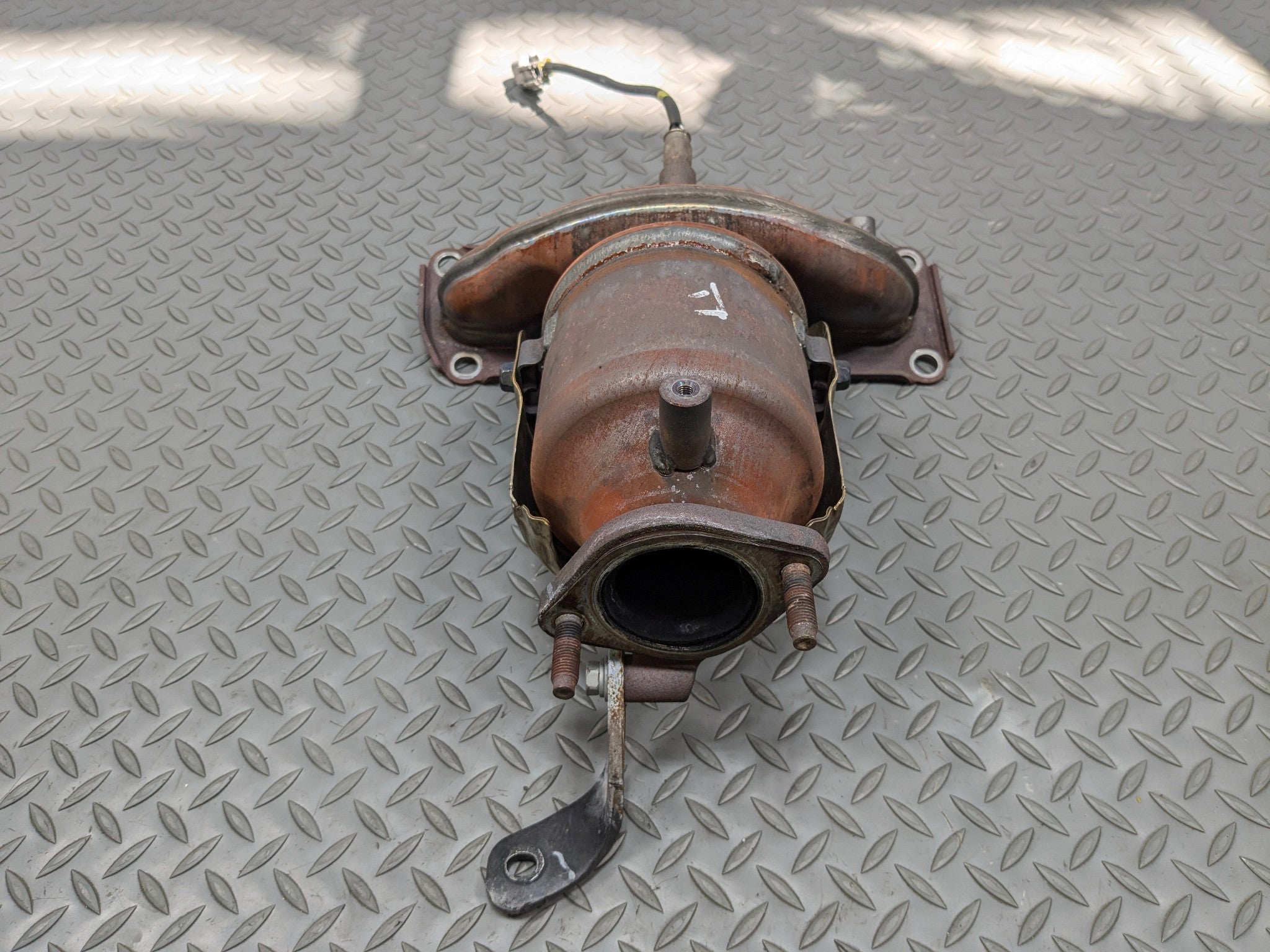 2012 - 2014 HYUNDAI AZERA OEM FRONT EXHAUST MANIFOLD DOWNPIPE ASSEMBLY