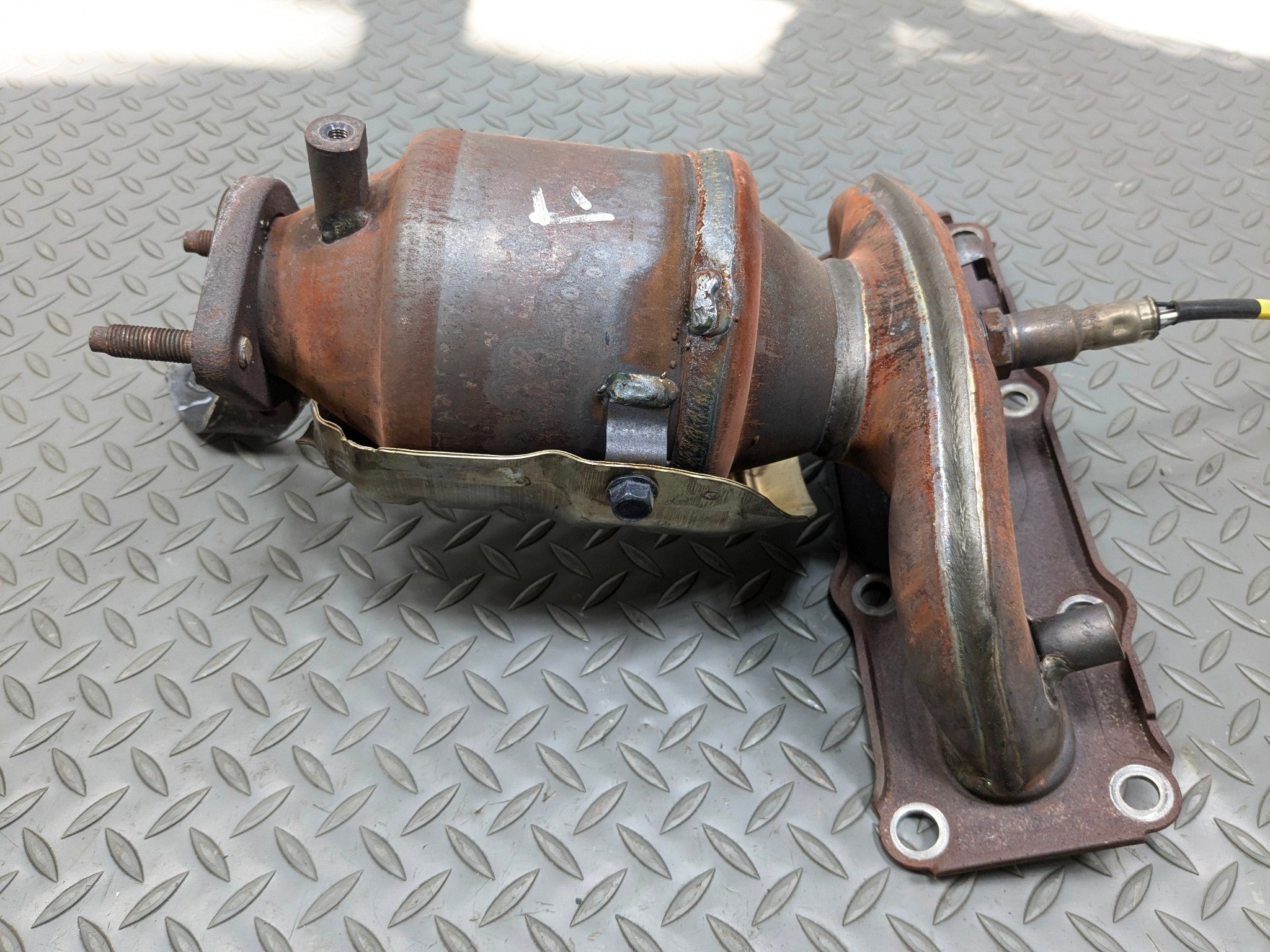 2012 - 2014 HYUNDAI AZERA OEM FRONT EXHAUST MANIFOLD DOWNPIPE ASSEMBLY