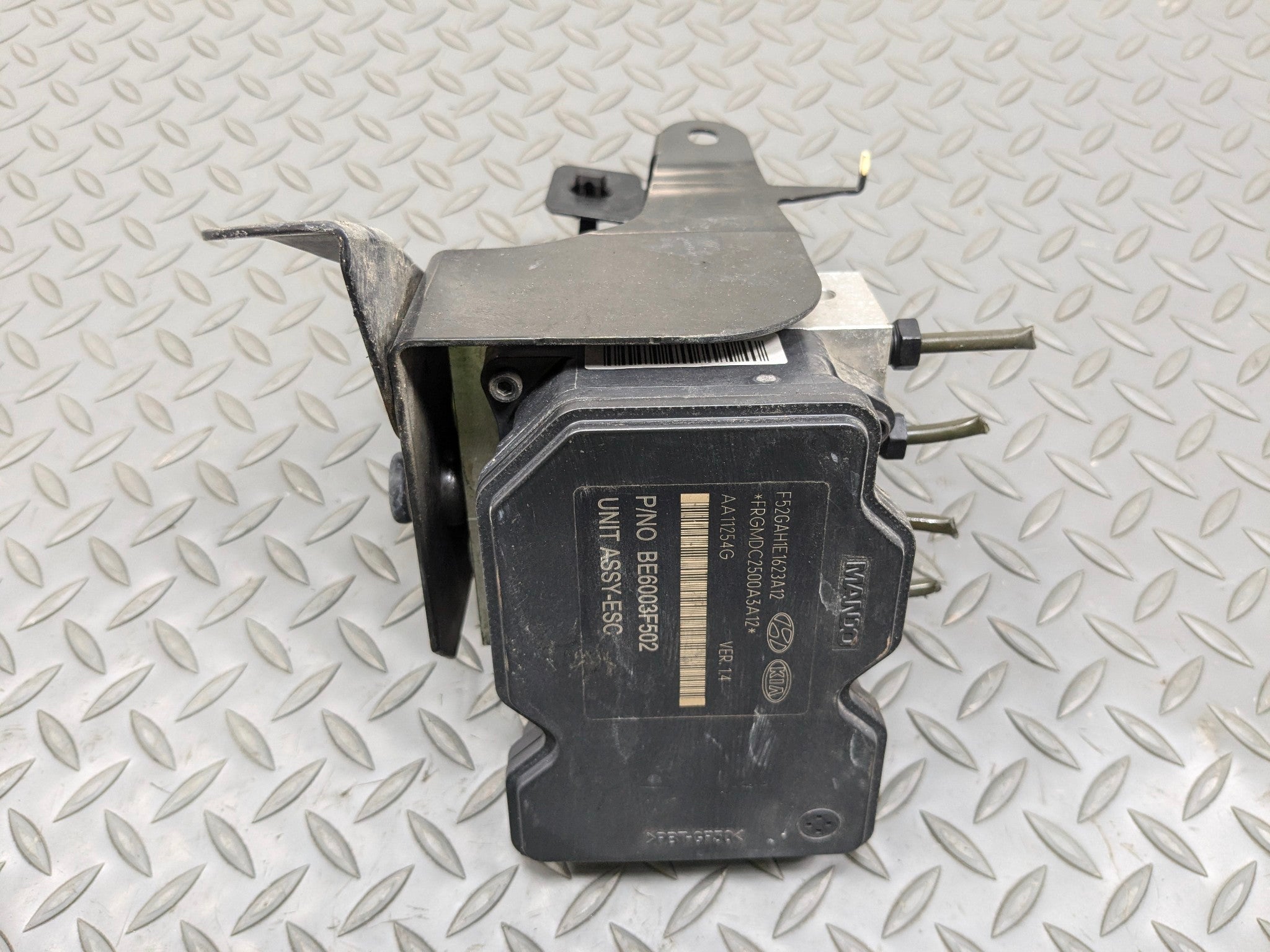 2012 - 2014 HYUNDAI AZERA OEM ANTI LOCK BRAKE SYSTEM ABS PUMP MODULE