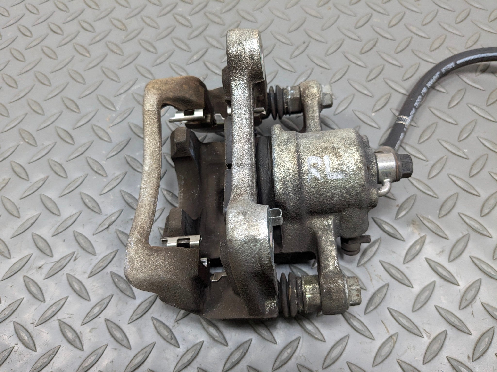 2012 - 2014 HYUNDAI AZERA OEM BRAKE CALIPER ASSEMBLY REAR LEFT DRIVER SIDE