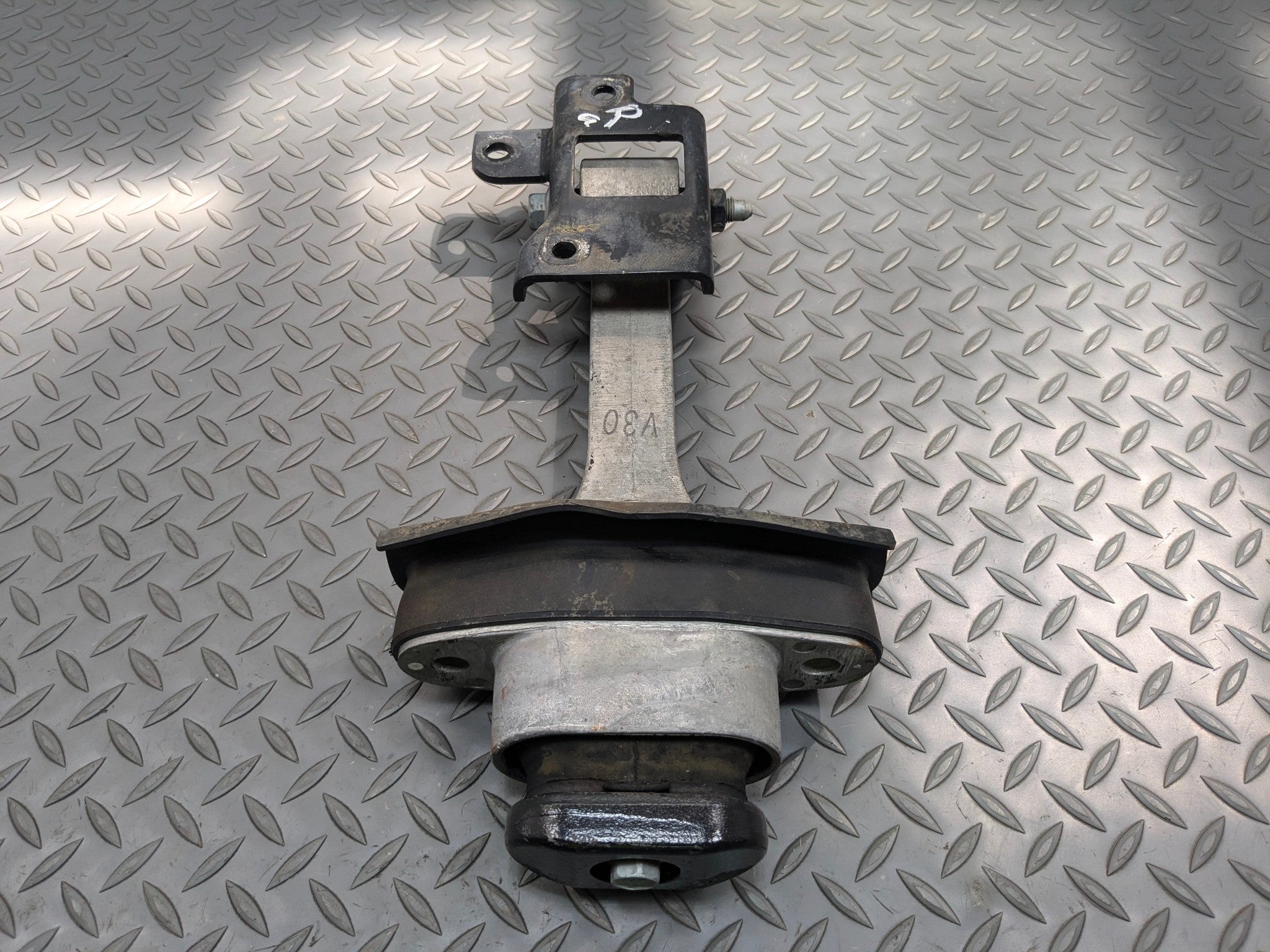 2012 - 2014 HYUNDAI AZERA OEM ENGINE MOUNT SUPPORT BRACKET TORQUE STRUT