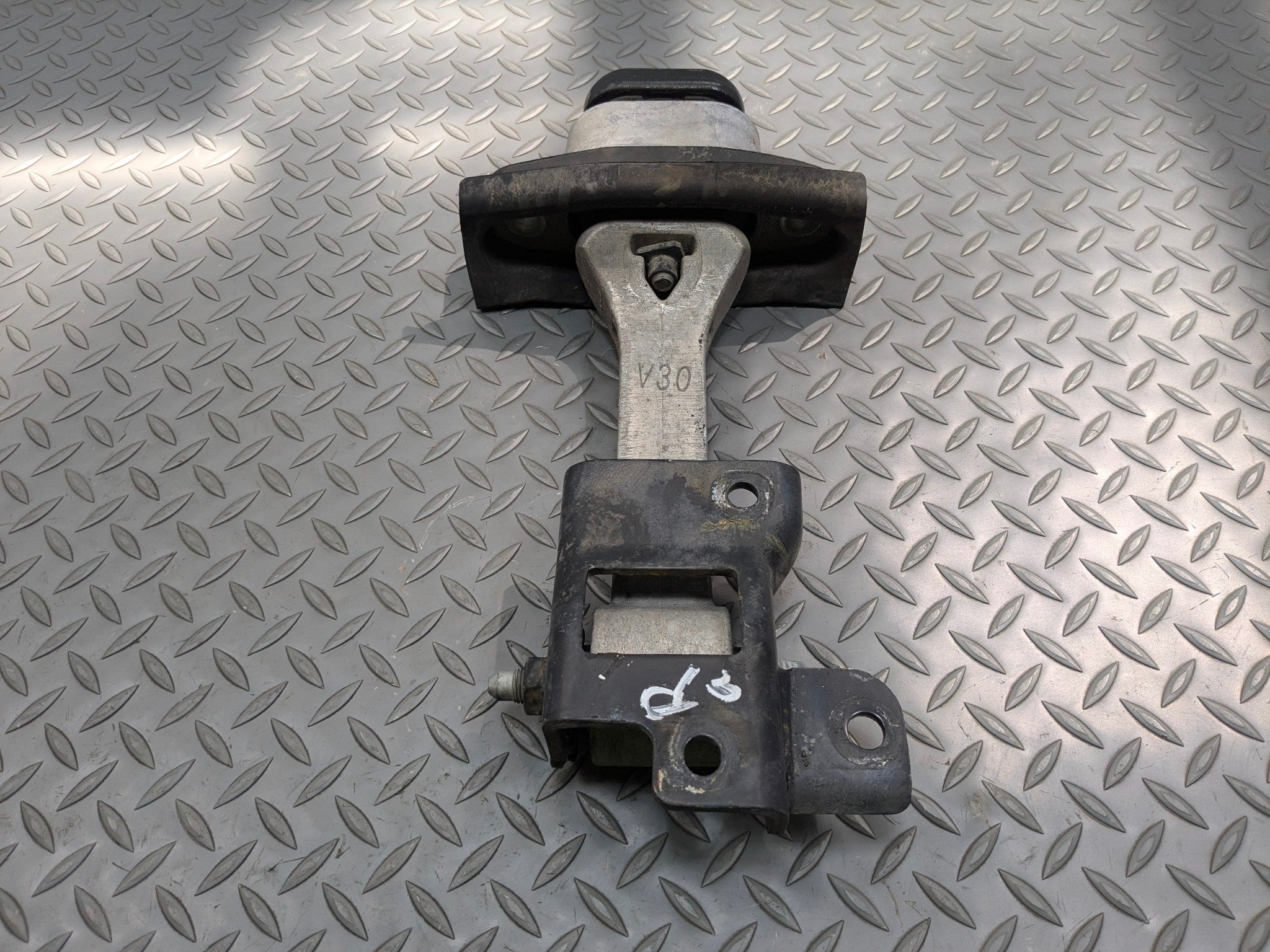 2012 - 2014 HYUNDAI AZERA OEM ENGINE MOUNT SUPPORT BRACKET TORQUE STRUT