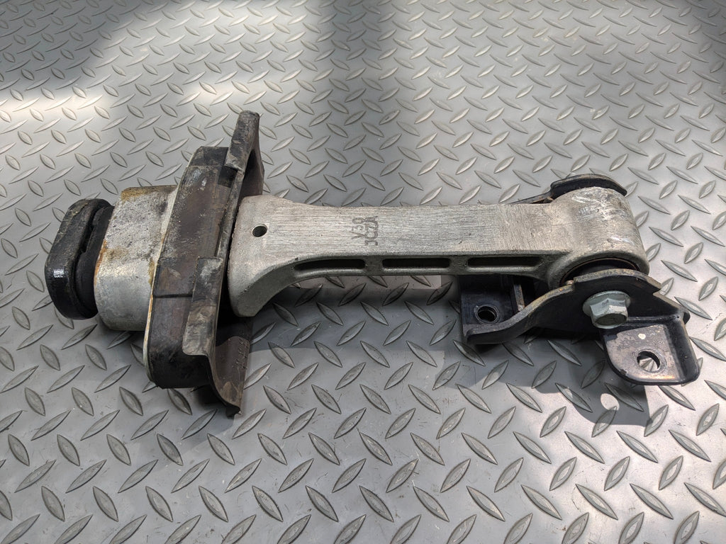 2012 - 2014 HYUNDAI AZERA OEM ENGINE MOUNT SUPPORT BRACKET TORQUE STRUT
