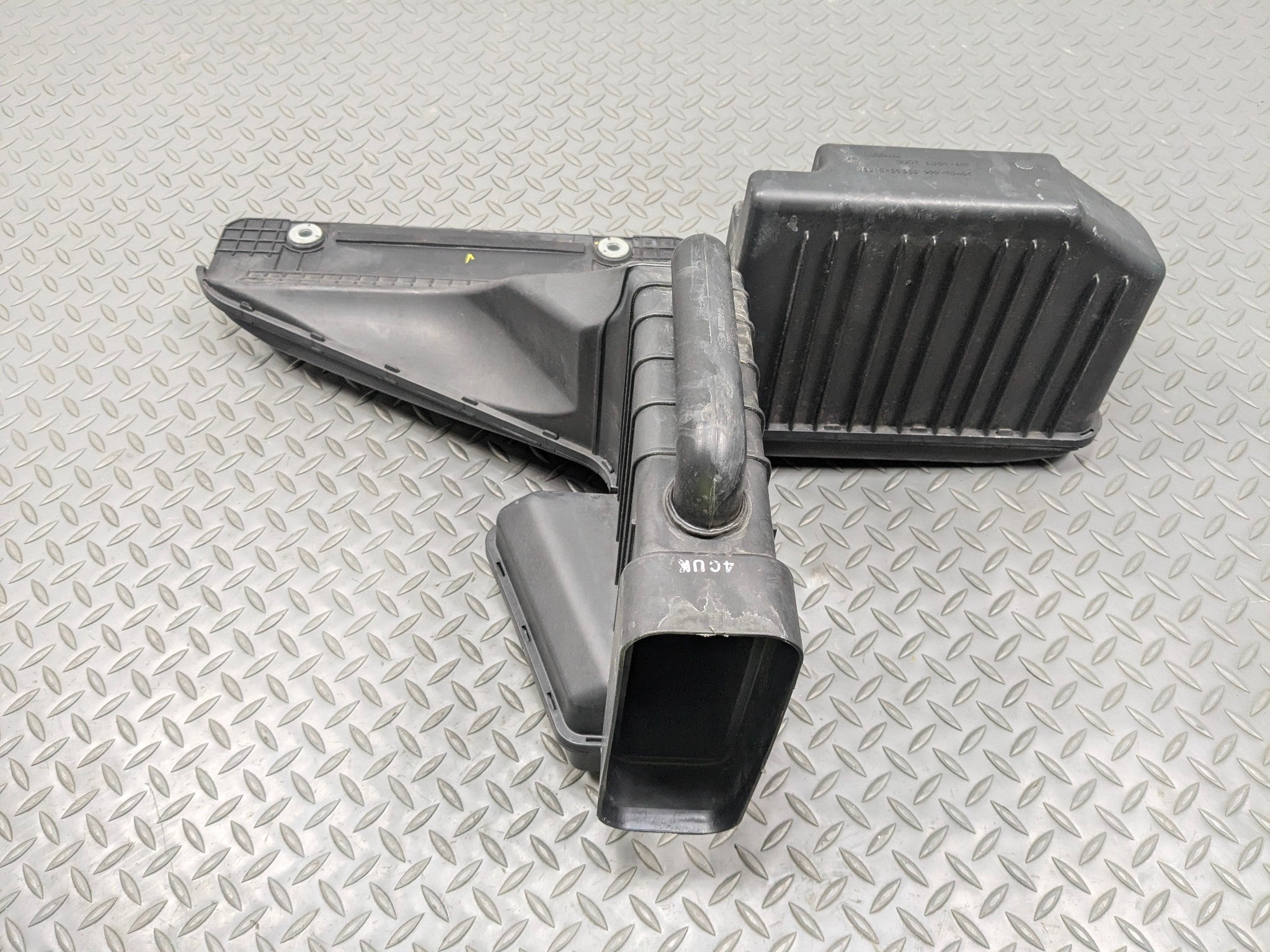 2012 - 2014 HYUNDAI AZERA OEM FRESH AIR INTAKE RESONATOR HOSE TUBE DUCT