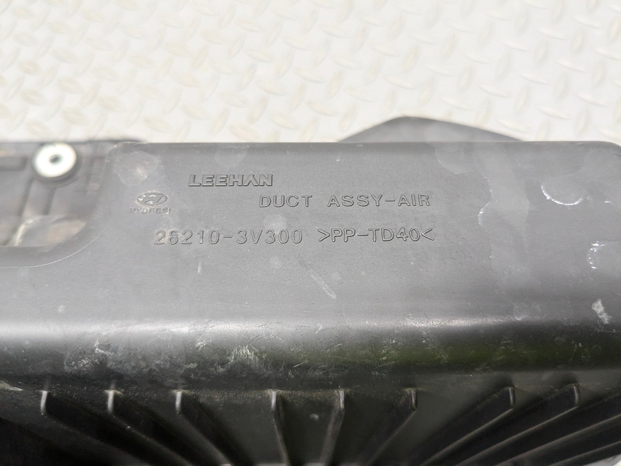 2012 - 2014 HYUNDAI AZERA OEM FRESH AIR INTAKE RESONATOR HOSE TUBE DUCT