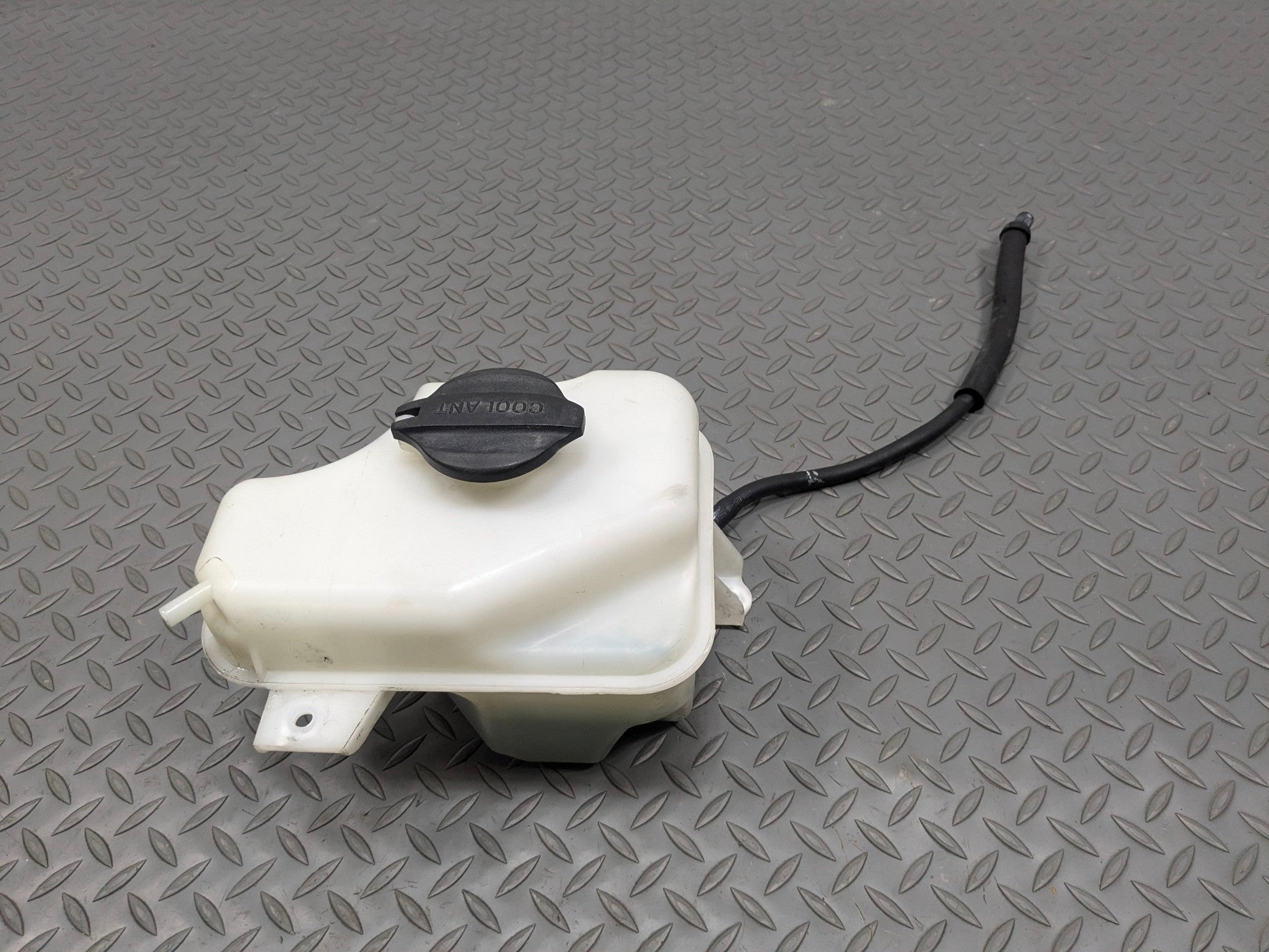 2012 - 2014 HYUNDAI AZERA OEM COOLANT RECOVERY BOTTLE EXPANSION RESERVOIR TANK