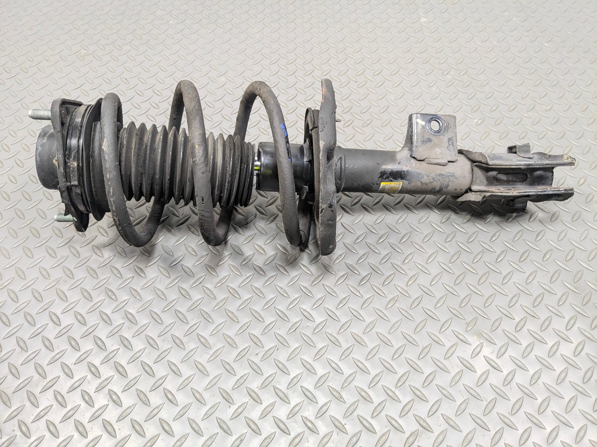 2012 - 2014 HYUNDAI AZERA OEM SHOCK STRUT ASSEMBLY FRONT RIGHT PASSENGER SIDE
