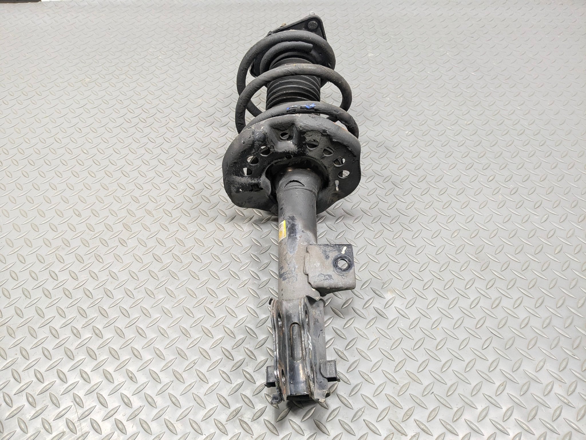 2012 - 2014 HYUNDAI AZERA OEM SHOCK STRUT ASSEMBLY FRONT RIGHT PASSENGER SIDE