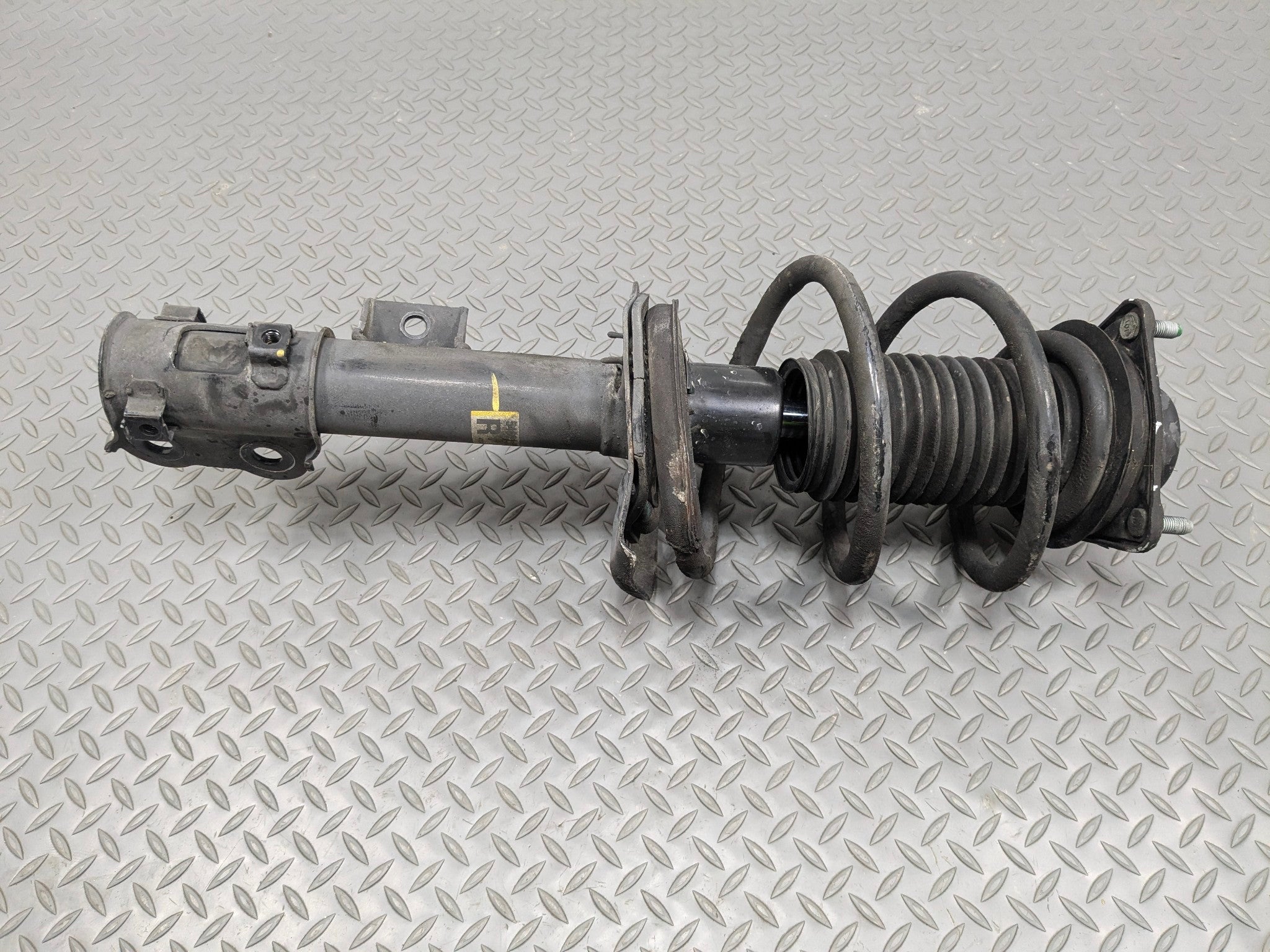 2012 - 2014 HYUNDAI AZERA OEM SHOCK STRUT ASSEMBLY FRONT RIGHT PASSENGER SIDE