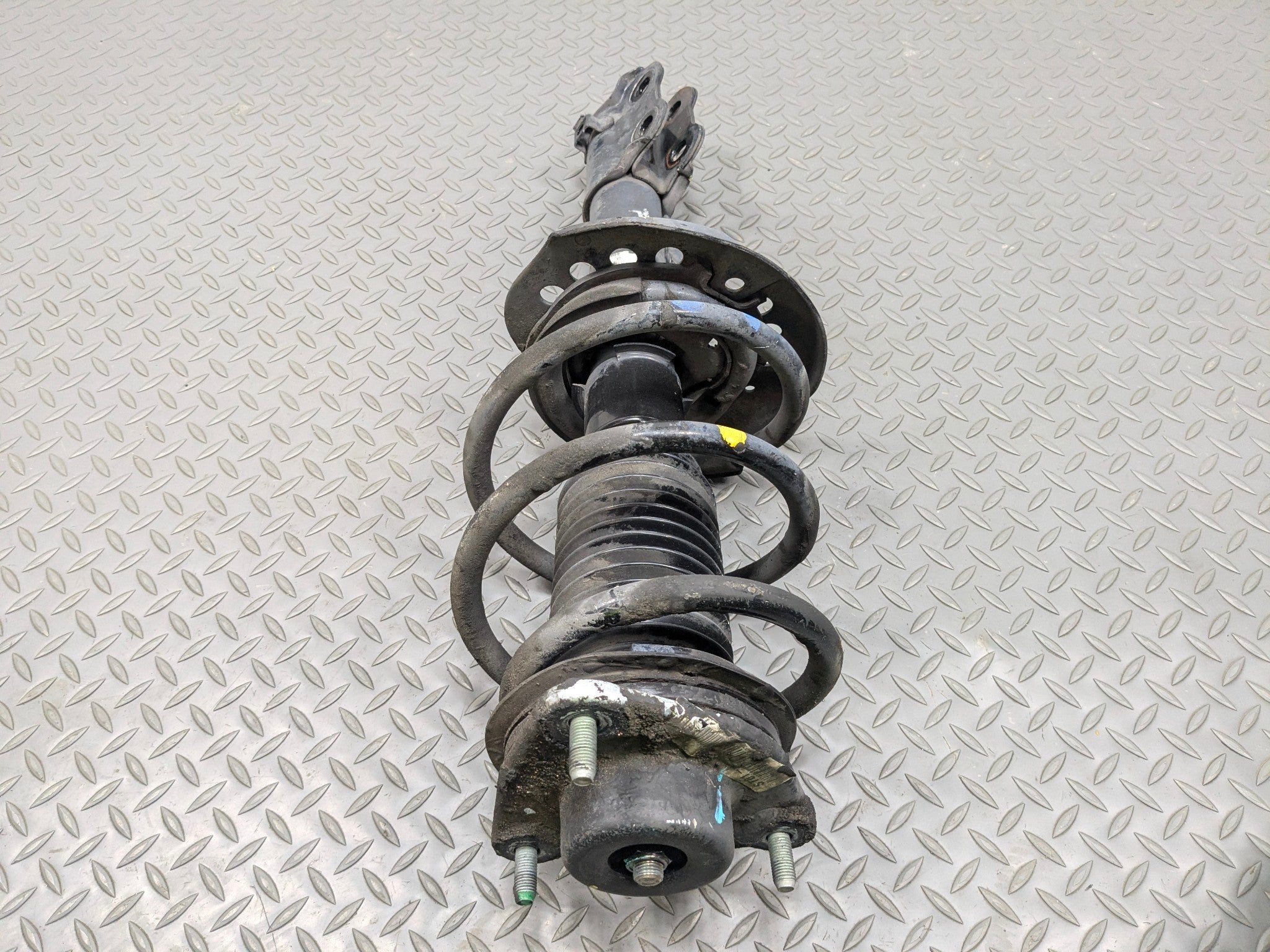 2012 - 2014 HYUNDAI AZERA OEM SHOCK STRUT ASSEMBLY FRONT LEFT DRIVER SIDE