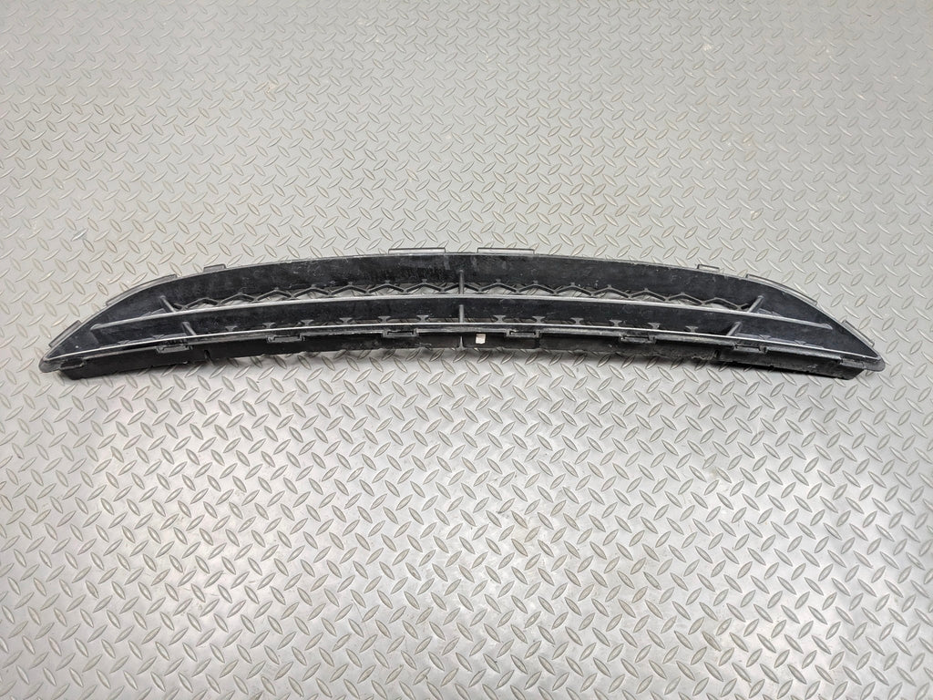 2012 - 2014 HYUNDAI AZERA OEM BUMPER MOUNTED LOWER GRILLE ASSEMBLY
